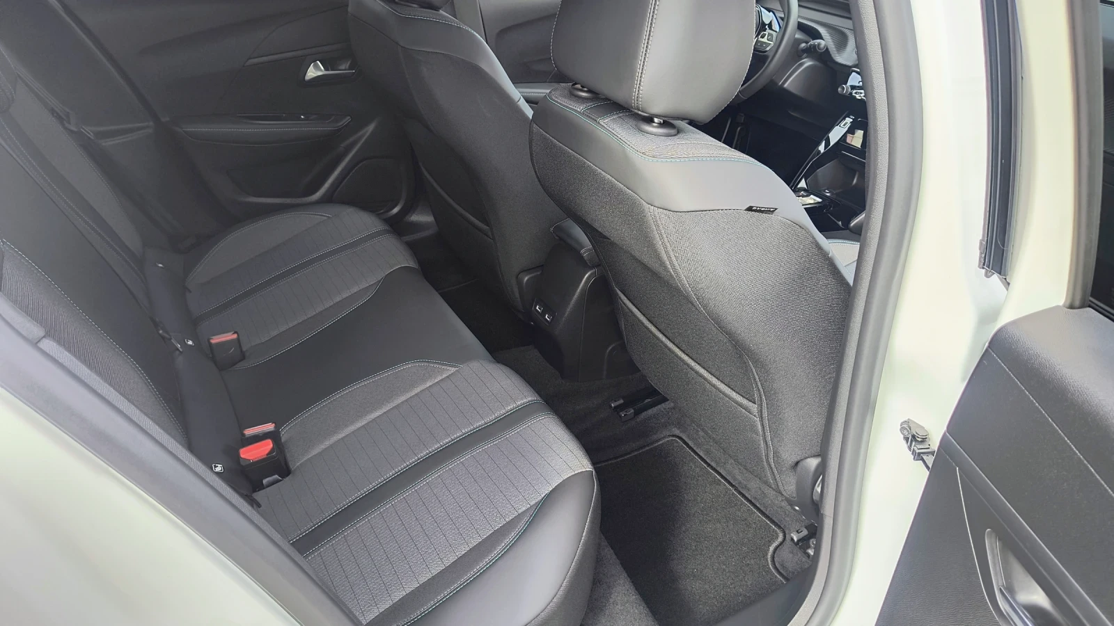 Peugeot 208 Електрическа-Клип - изображение 10