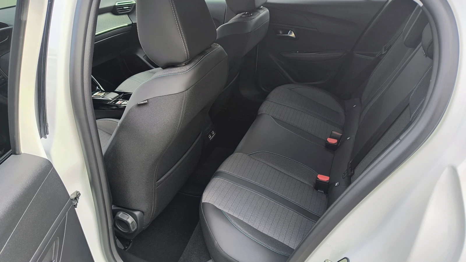 Peugeot 208 Електрическа-Клип - изображение 8