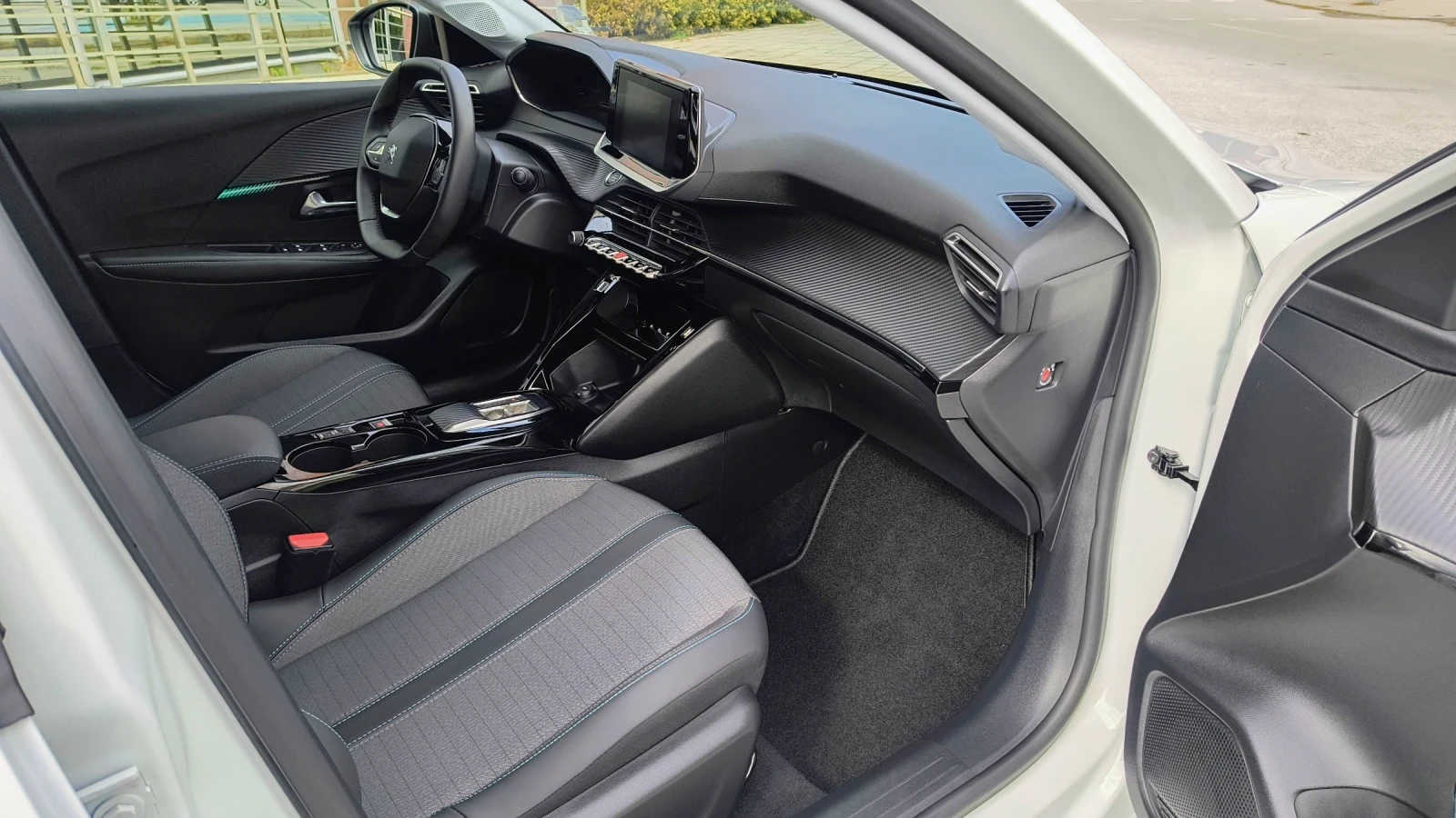Peugeot 208 Електрическа-Клип - изображение 9