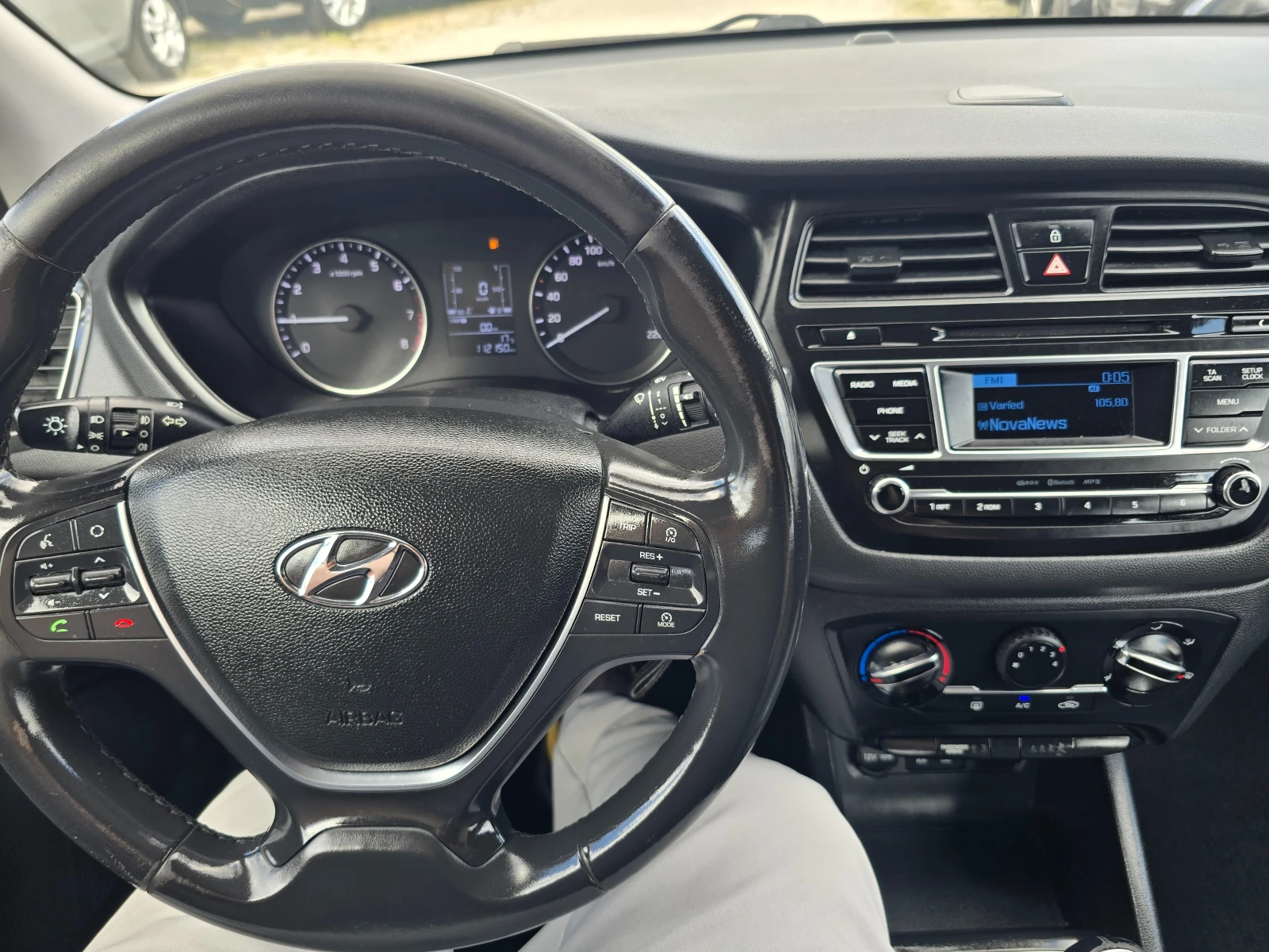 Hyundai I20 1.2i-85k.c-EURO-6, снимка 13 - Автомобили и джипове - 54124614