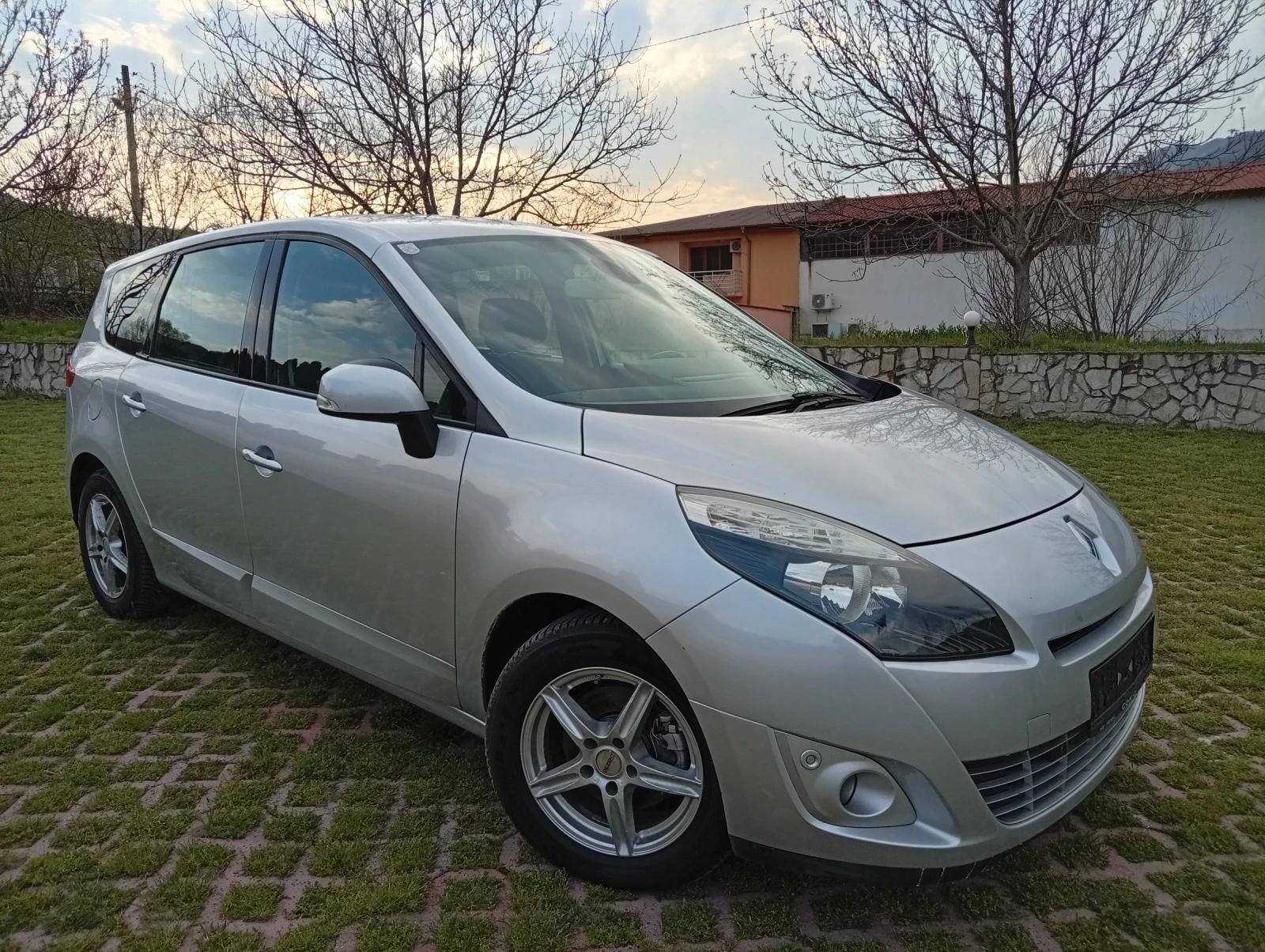 Renault Scenic 1.5TDCI * КЛИМАТРОНИК * 6 SPEEDS * 6+ 1 МЕСТА, снимка 7 - Автомобили и джипове - 54195173