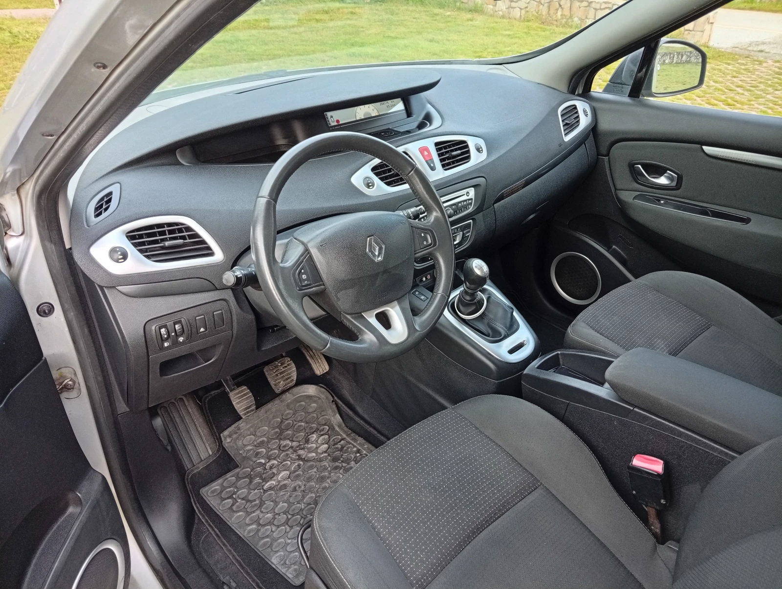 Renault Scenic 1.5TDCI * КЛИМАТРОНИК * 6 SPEEDS * 6+ 1 МЕСТА, снимка 13 - Автомобили и джипове - 54195173