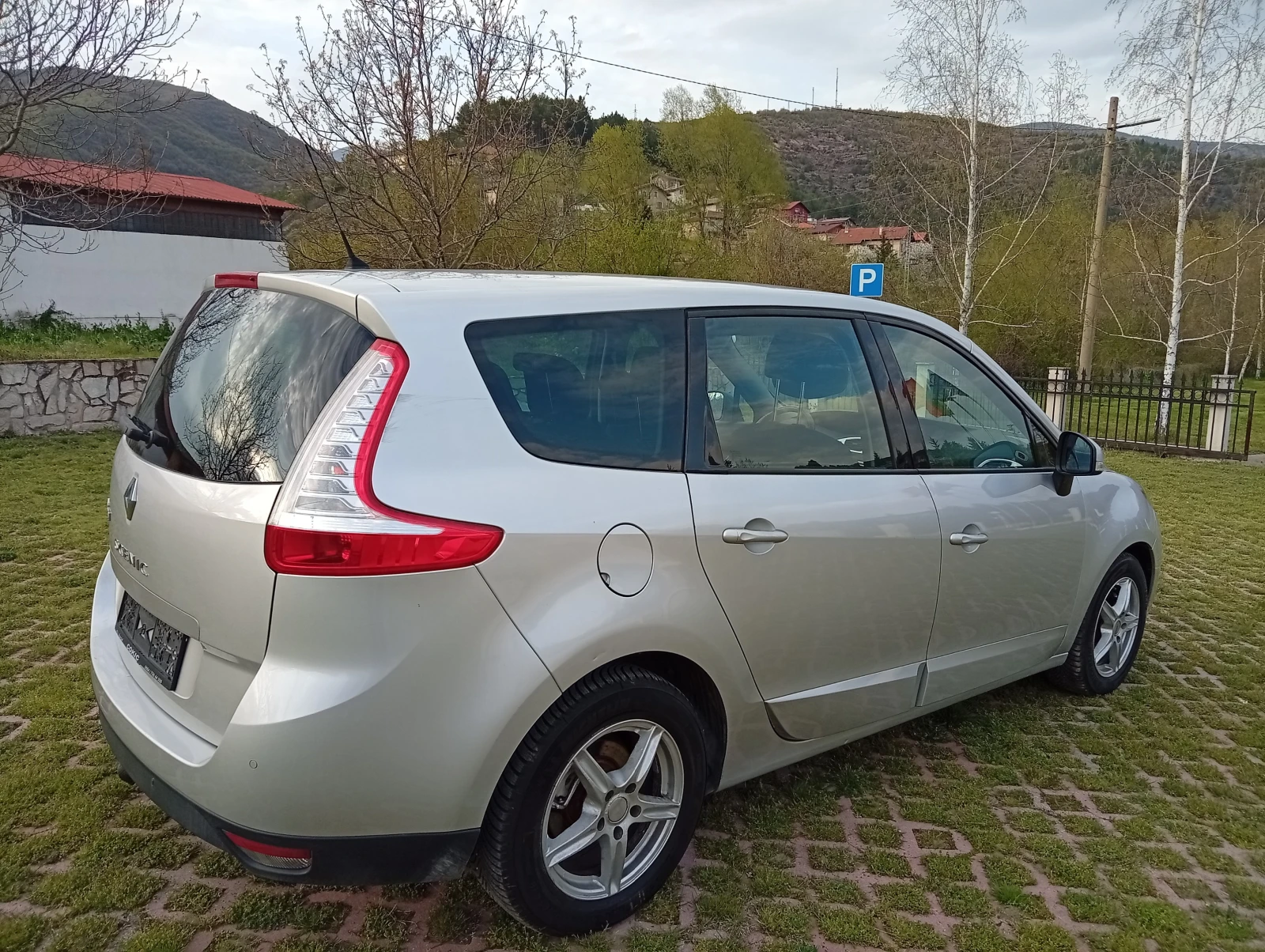 Renault Scenic 1.5TDCI * КЛИМАТРОНИК * 6 SPEEDS * 6+ 1 МЕСТА, снимка 5 - Автомобили и джипове - 54195173