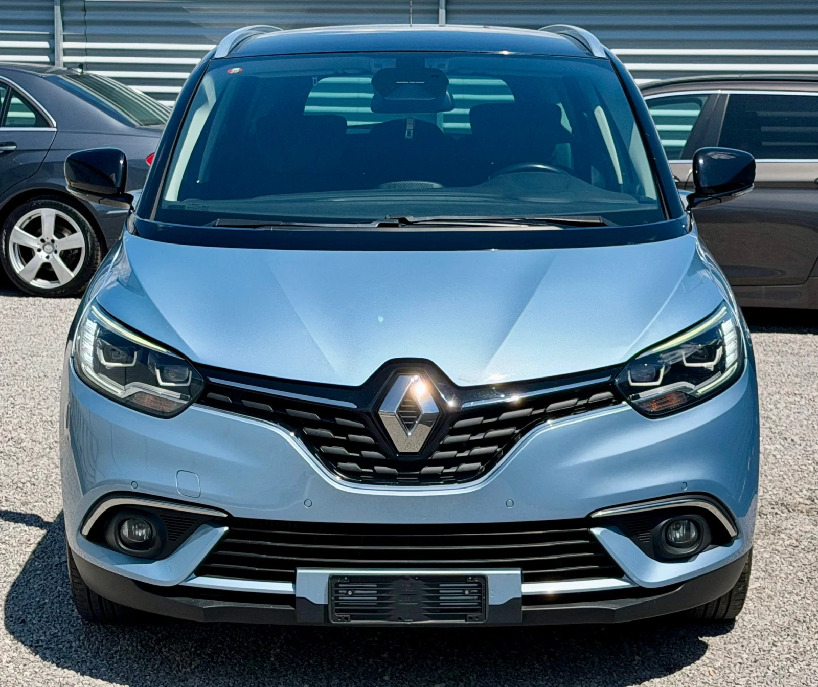 Renault Scenic BOSE/Автомат/7места/160 коня!!!, снимка 2 - Автомобили и джипове - 54493340