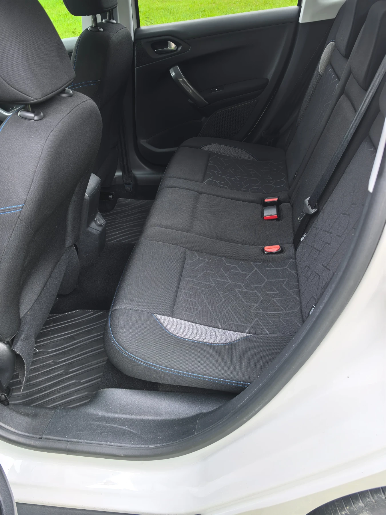 Peugeot 2008 89000км. РЕАЛНИ 6СК.1.5HDI, снимка 17 - Автомобили и джипове - 54578675