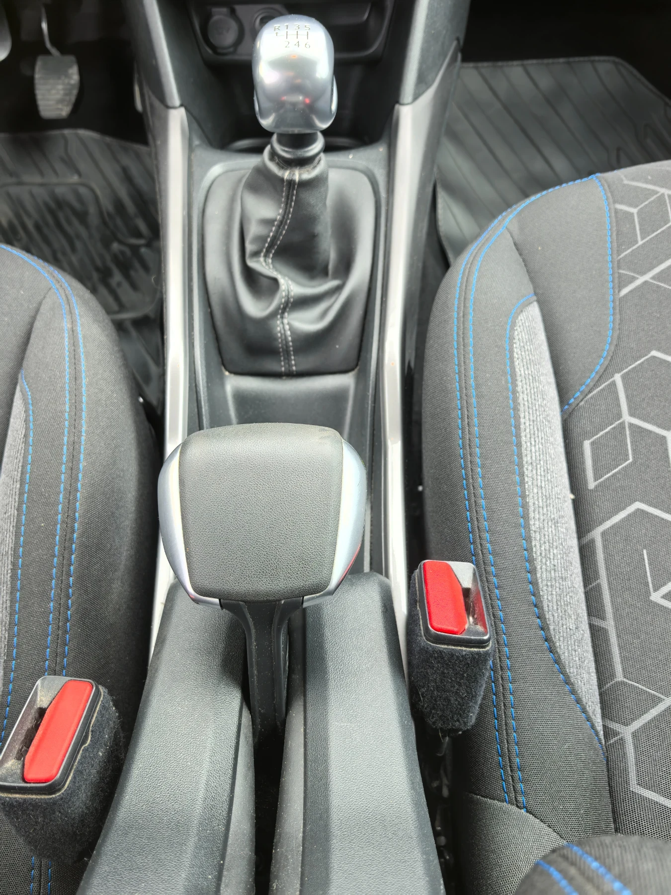 Peugeot 2008 89000км. РЕАЛНИ 6СК.1.5HDI, снимка 15 - Автомобили и джипове - 54578675