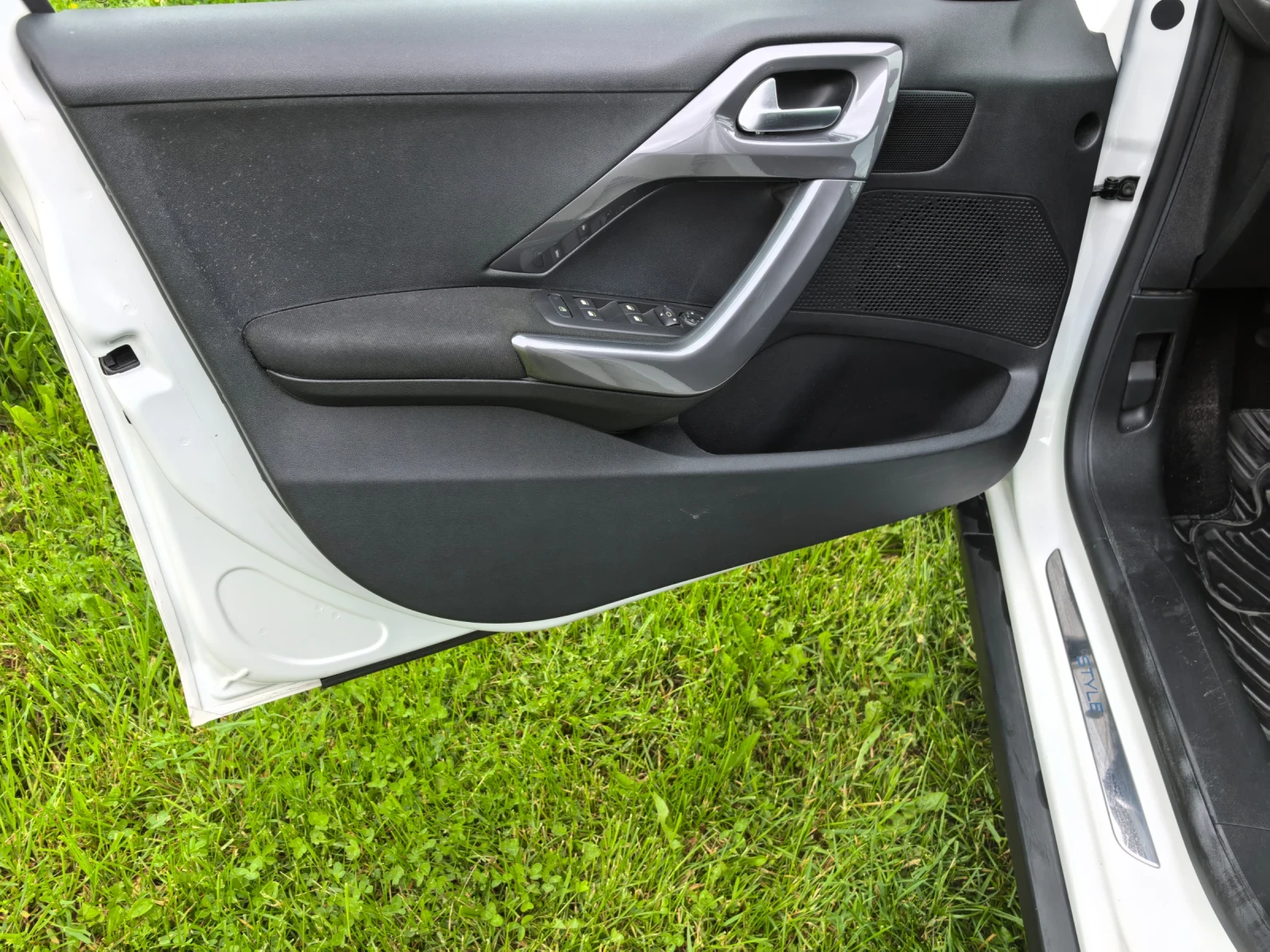 Peugeot 2008 89000км. РЕАЛНИ 6СК.1.5HDI, снимка 12 - Автомобили и джипове - 54578675