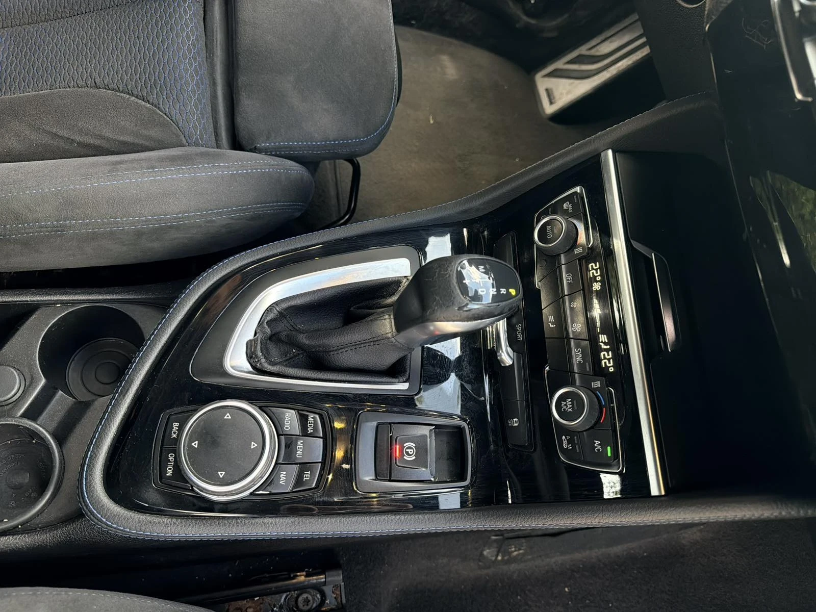 BMW 2 Active Tourer 220, xDrive, M-Sport, Head-up, keyless, камера, снимка 15 - Автомобили и джипове - 54579082