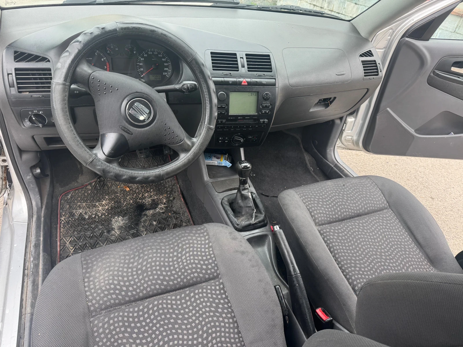 Seat Cordoba 1.6 , снимка 15 - Автомобили и джипове - 54648983