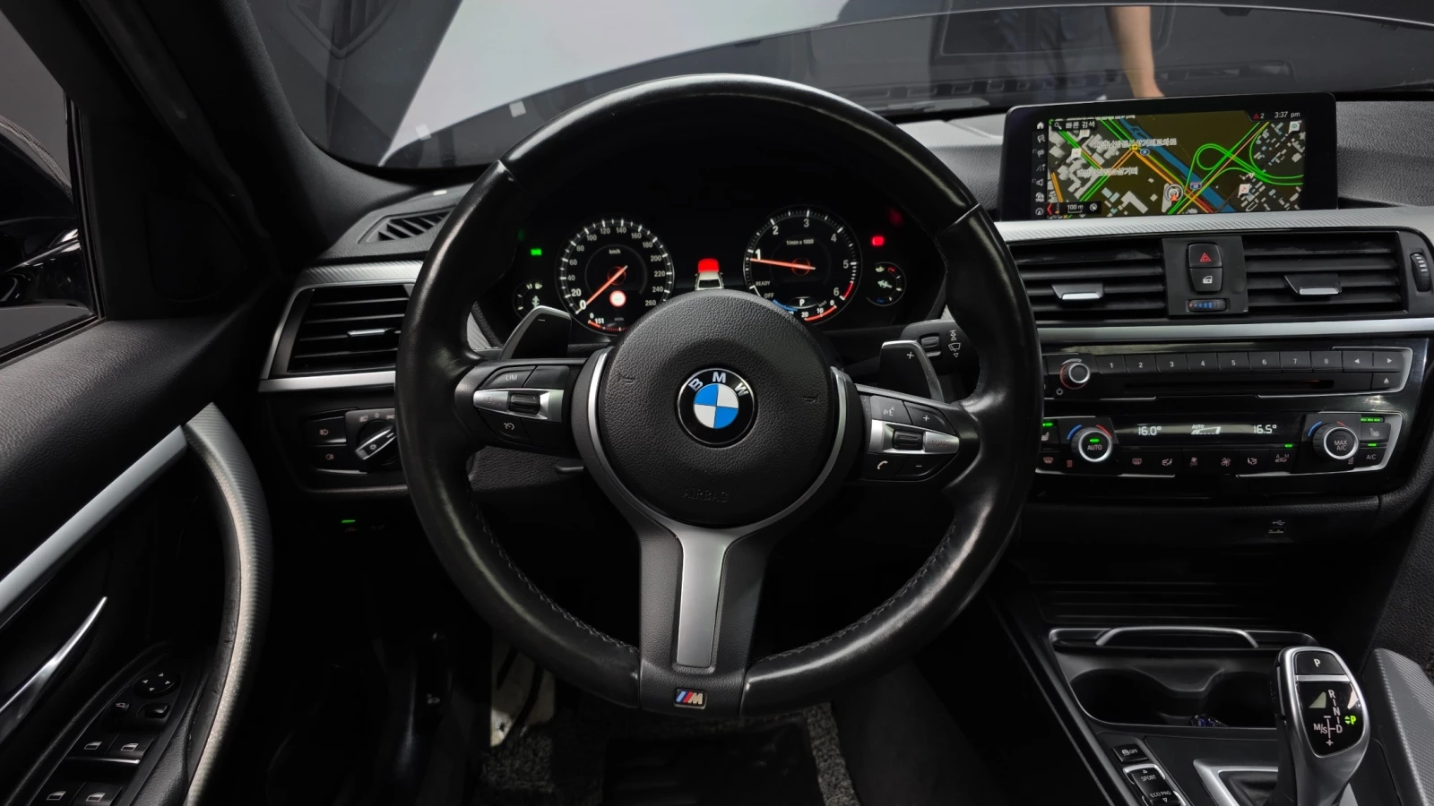 BMW 320 M SHADOW* HEAD UP* DIGITAL COCKPIT* PANO* 360* , снимка 6 - Автомобили и джипове - 55120095