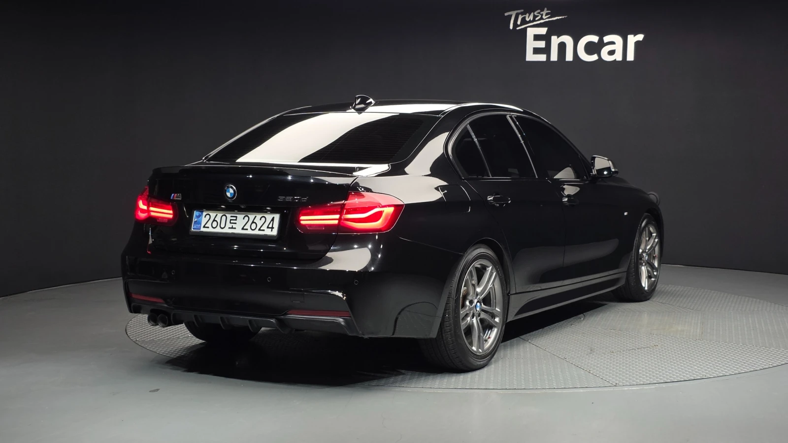 BMW 320 M SHADOW* HEAD UP* DIGITAL COCKPIT* PANO* 360* , снимка 2 - Автомобили и джипове - 55120095