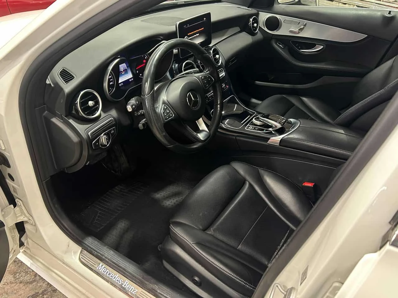 Mercedes-Benz C 300 * CARFAX * ОПЦИЯ ЗА ФИНАНСИРАНЕ, снимка 5 - Автомобили и джипове - 55684261