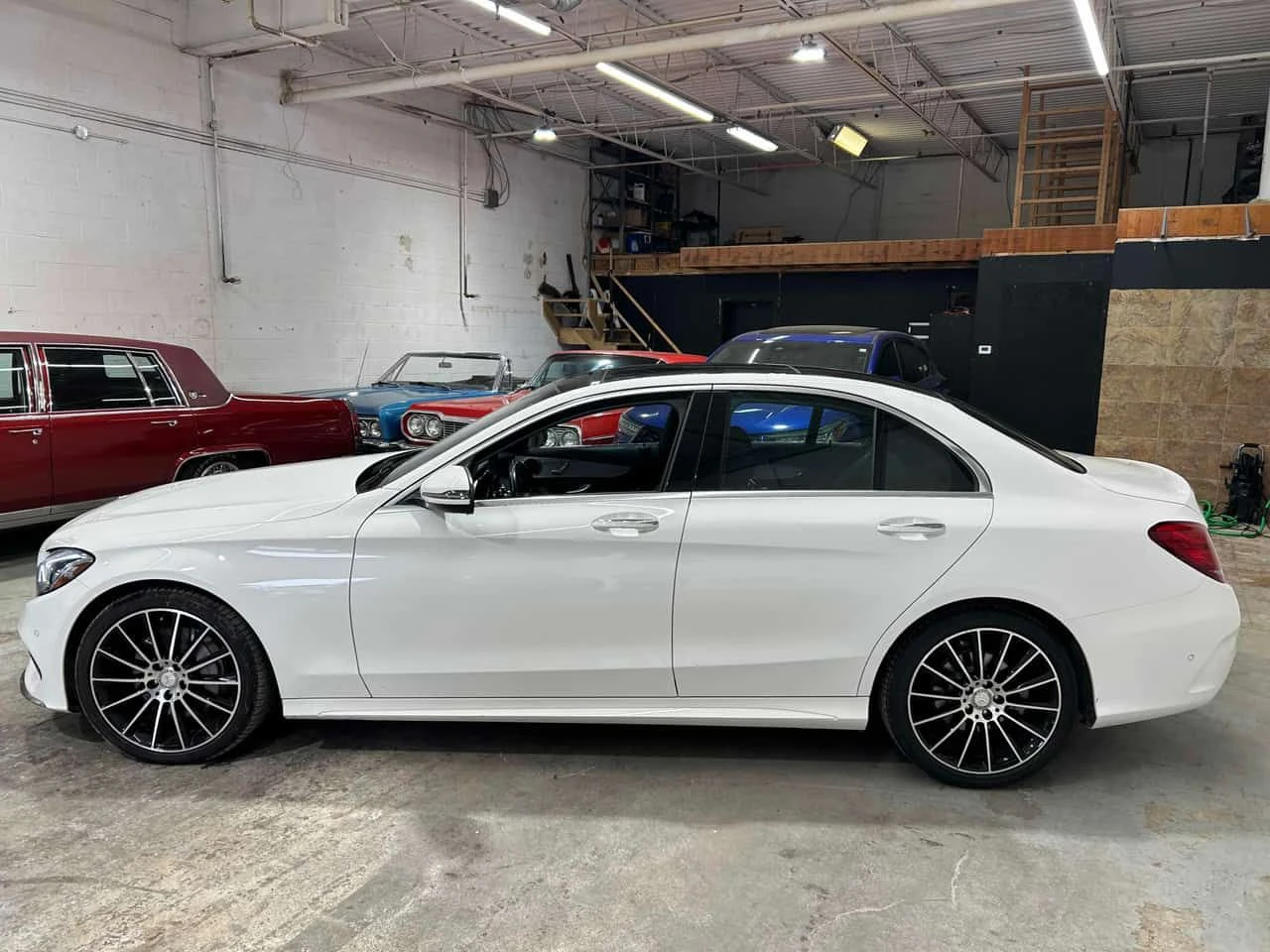 Mercedes-Benz C 300 * CARFAX * ОПЦИЯ ЗА ФИНАНСИРАНЕ, снимка 2 - Автомобили и джипове - 55684261