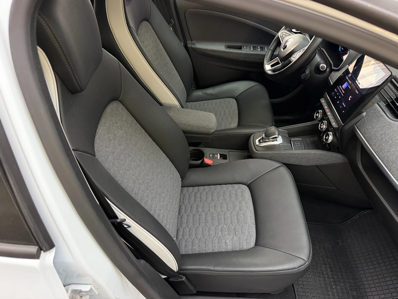 Renault Zoe 52kWh-R-135* В ГАРАНЦИЯ С ПЪЛНА ИСТОРИЯ В RENAULT, снимка 14 - Автомобили и джипове - 55830471