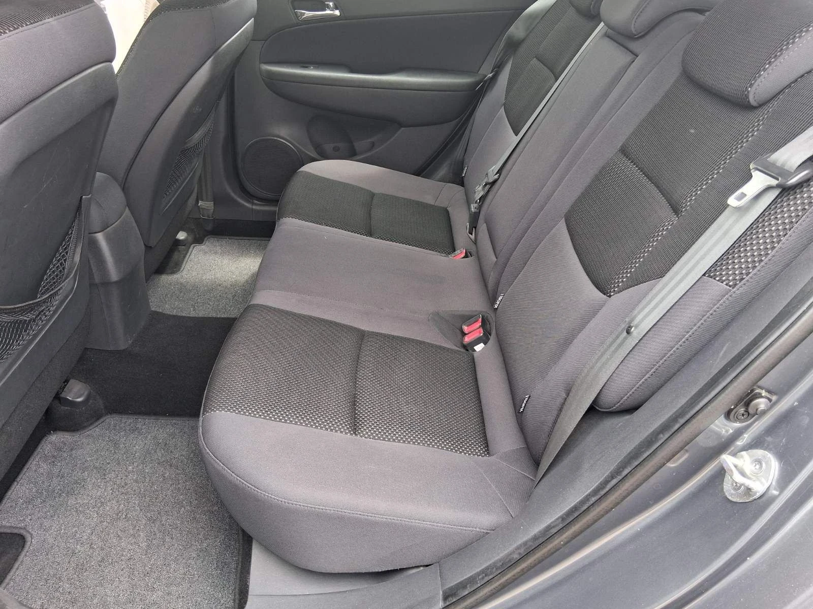 Hyundai I30 1.6 126�� | Mobile.bg � ����������� 10