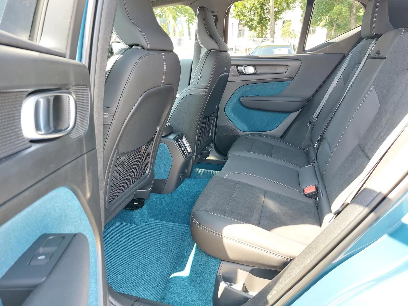 Volvo EX30 EX40/231HP/CORE/CAM/LED/NAVI/CPLAY/AMBI/285g | Mobile.bg   15