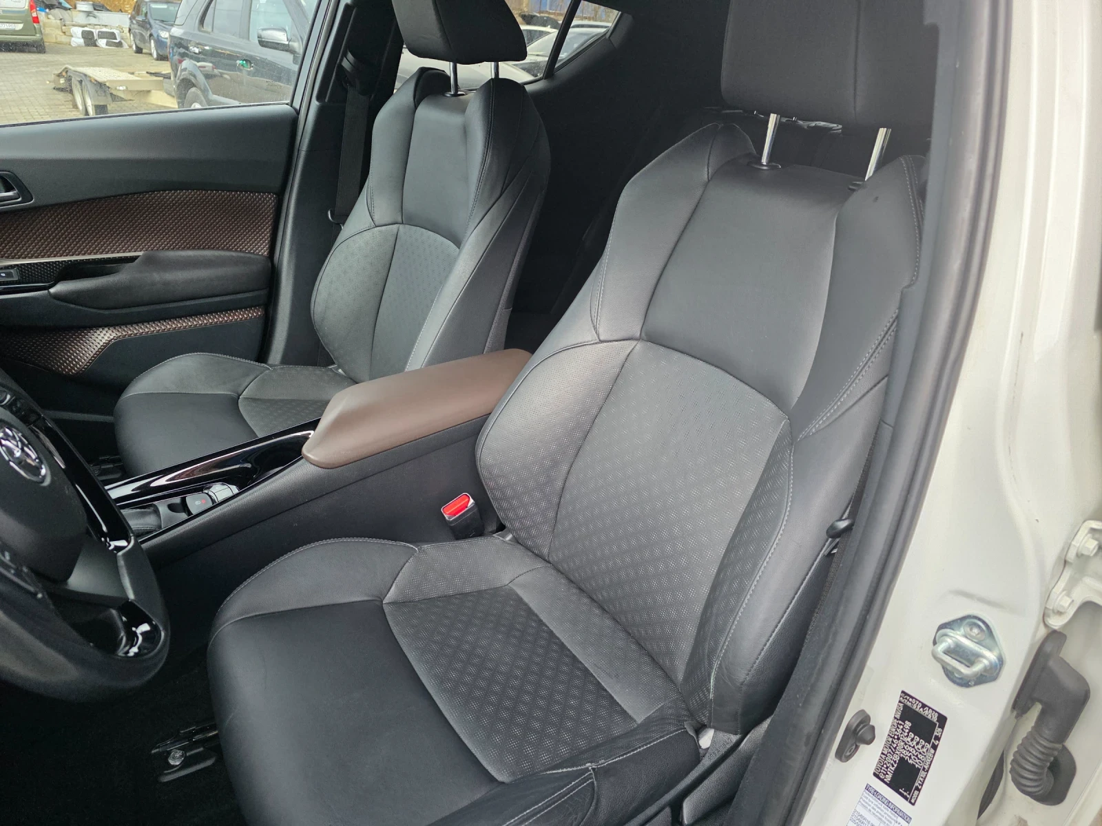 Toyota C-HR Toyota C-HR 1.8 Hybrid Lounge | Mobile.bg � ����������� 11