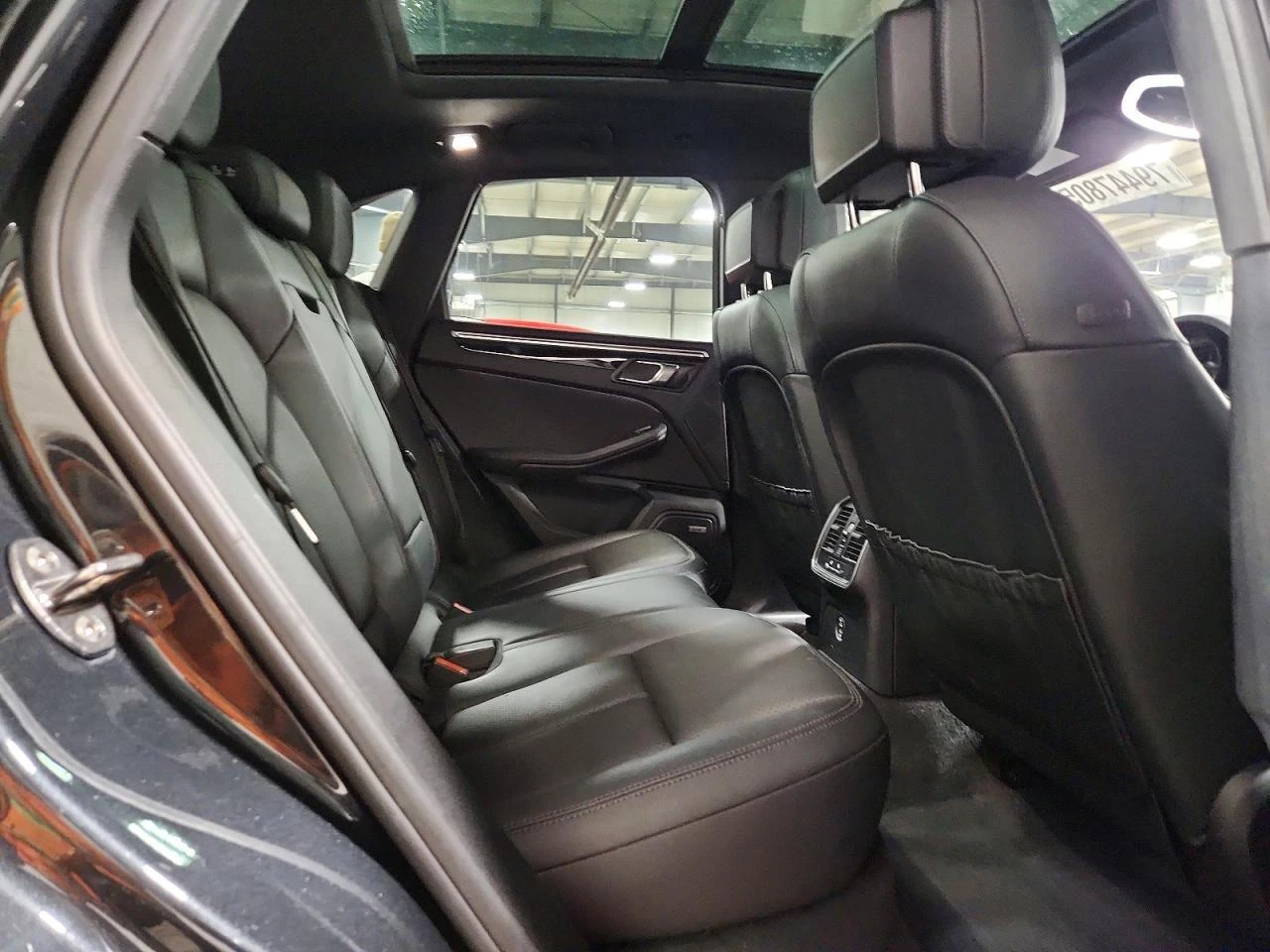 Porsche Macan * ПАНОРАМА* KEYLESS* КОЖА* ПОДГРЕВ* КАМЕРА* , снимка 11 - Автомобили и джипове - 53892745