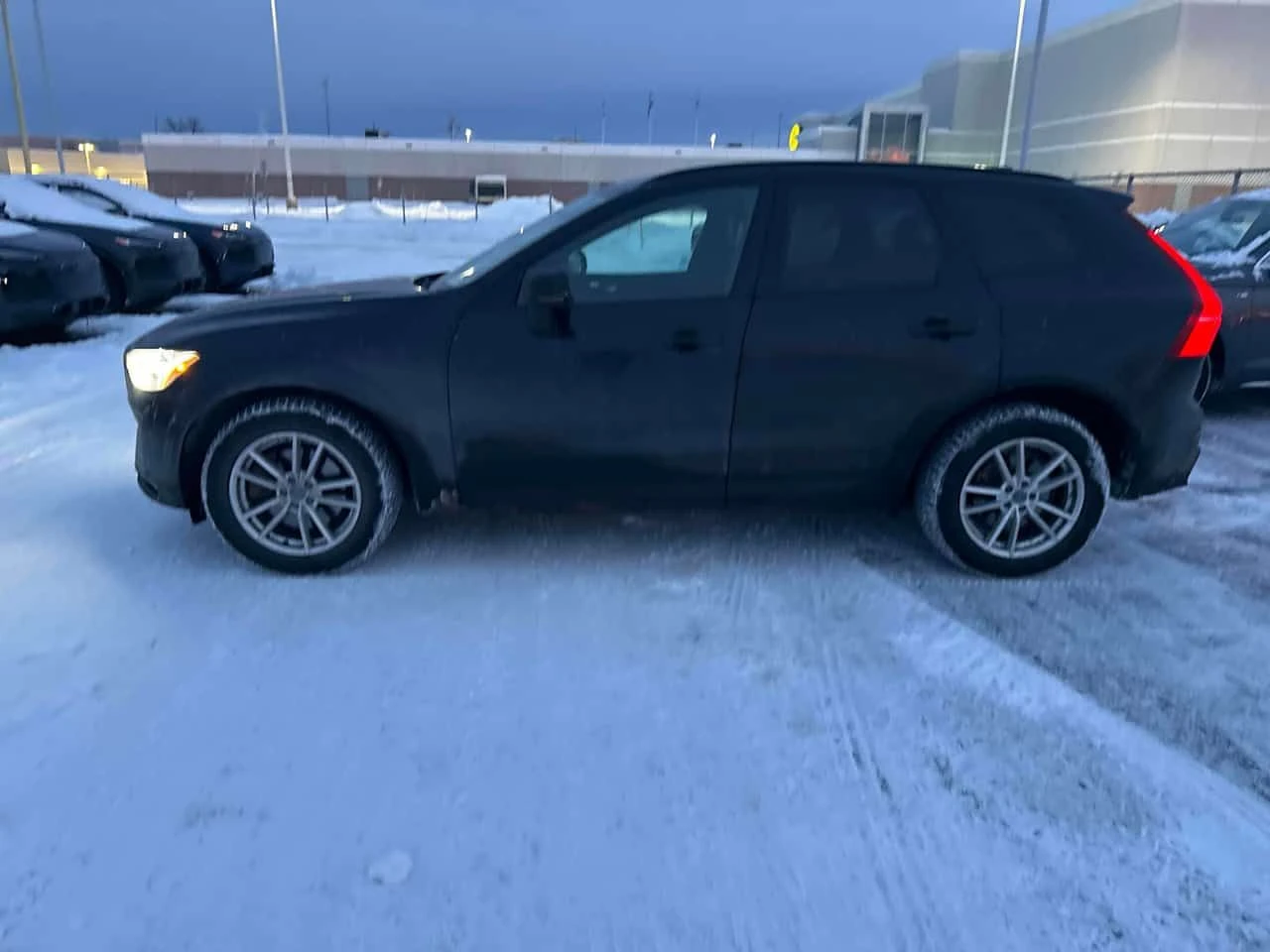 Volvo XC60  Ultimate Dark Theme /DISTRONIC/ 360 , снимка 2 - Автомобили и джипове - 53923495