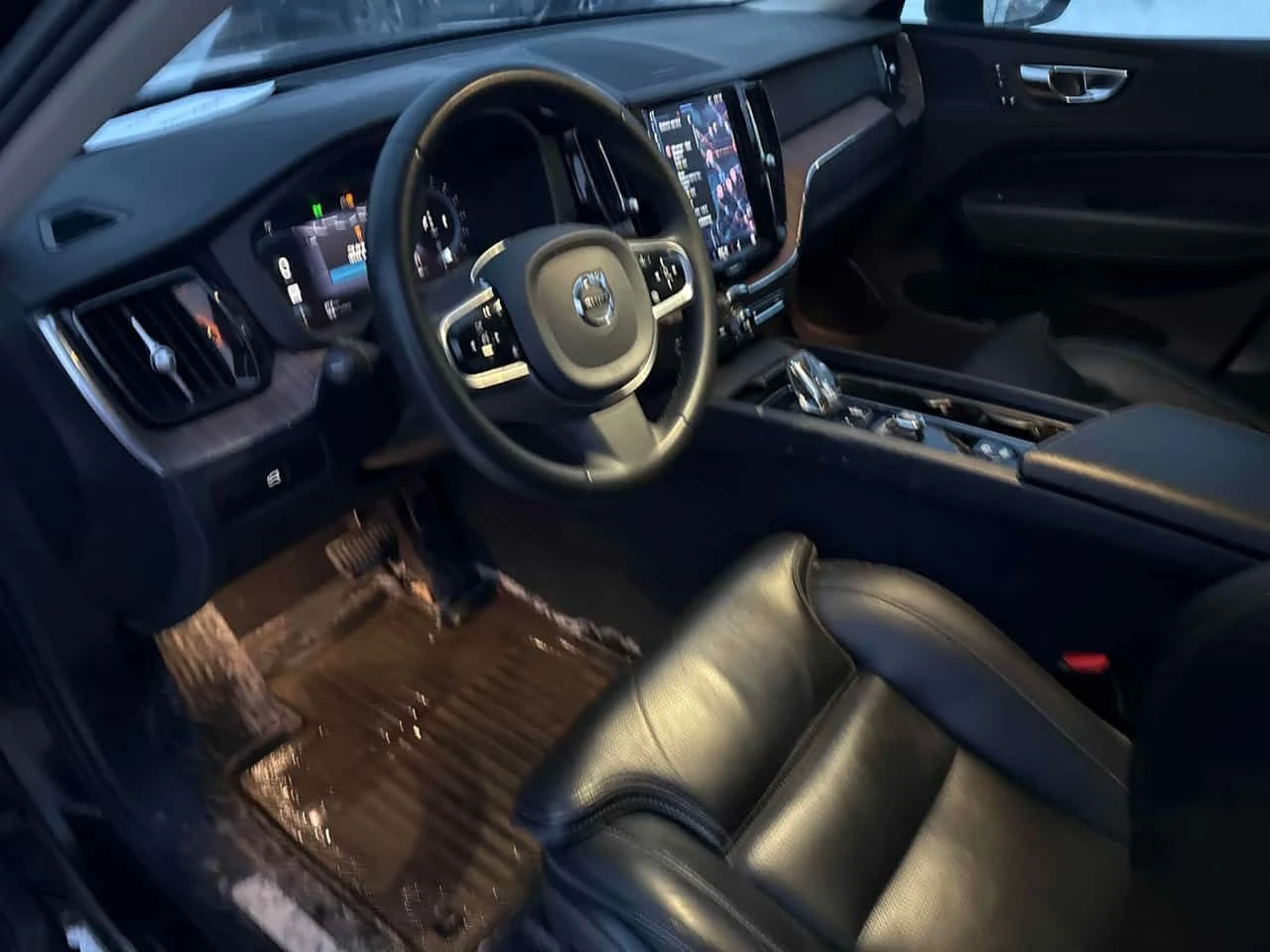 Volvo XC60  Ultimate Dark Theme /DISTRONIC/ 360 , снимка 14 - Автомобили и джипове - 53923495