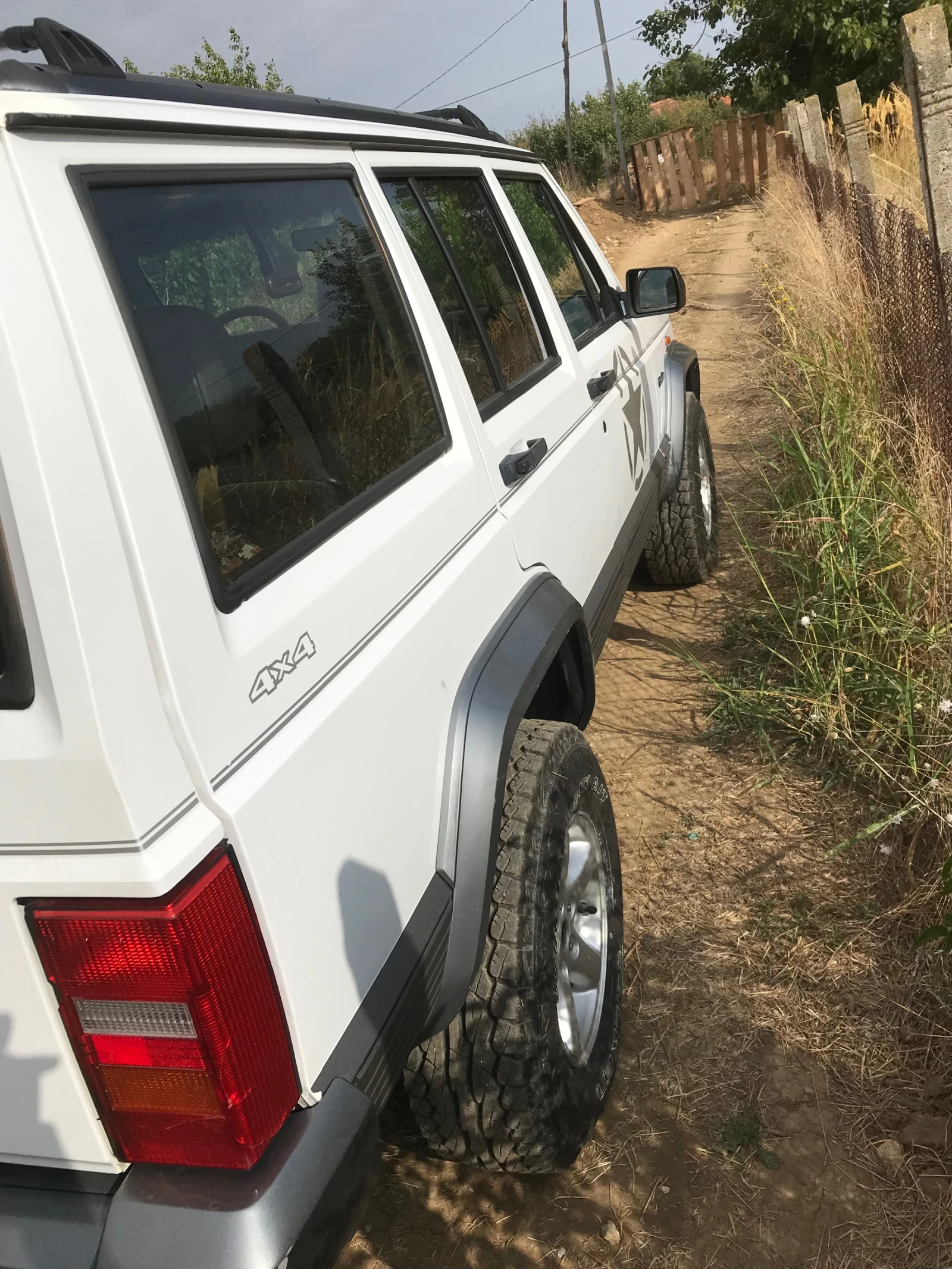 Jeep Cherokee, снимка 3 - Автомобили и джипове - 54789071