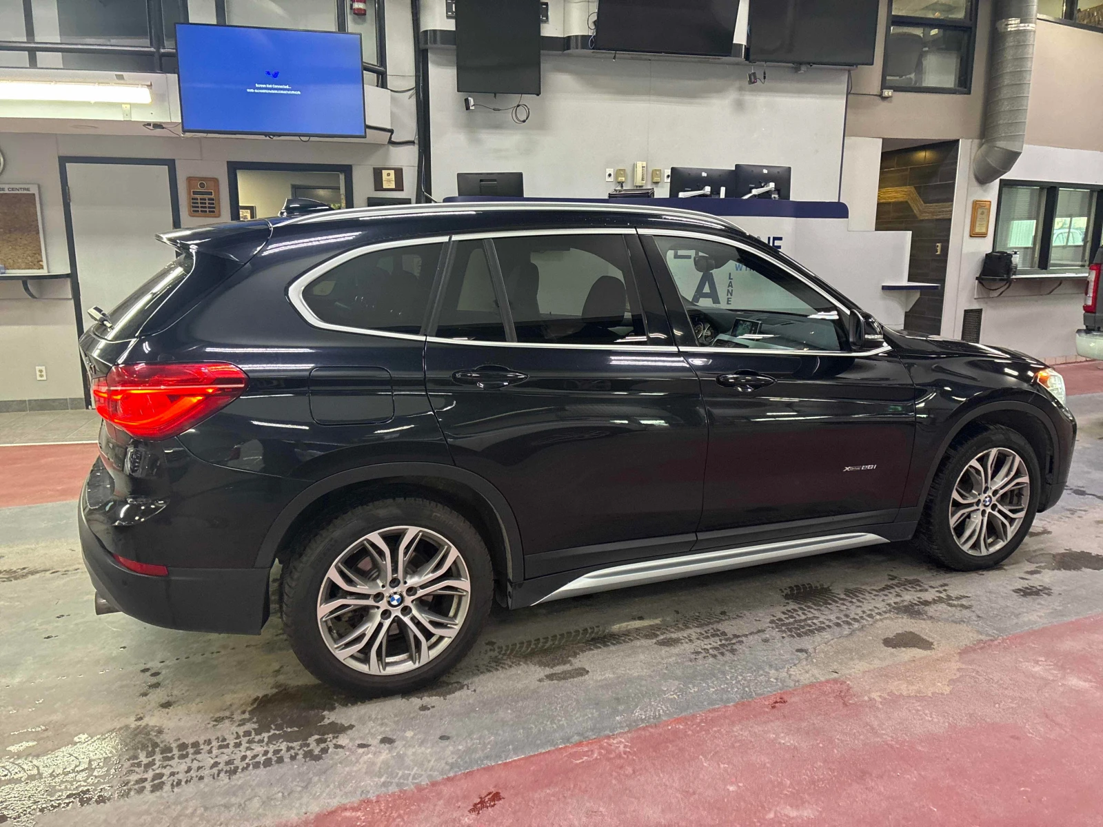 BMW X1 * xDrive28i * АВТОКРЕДИТ БЕЗ ПЪРВОНАЧАЛНА ВНОСКА, снимка 4 - Автомобили и джипове - 55898491