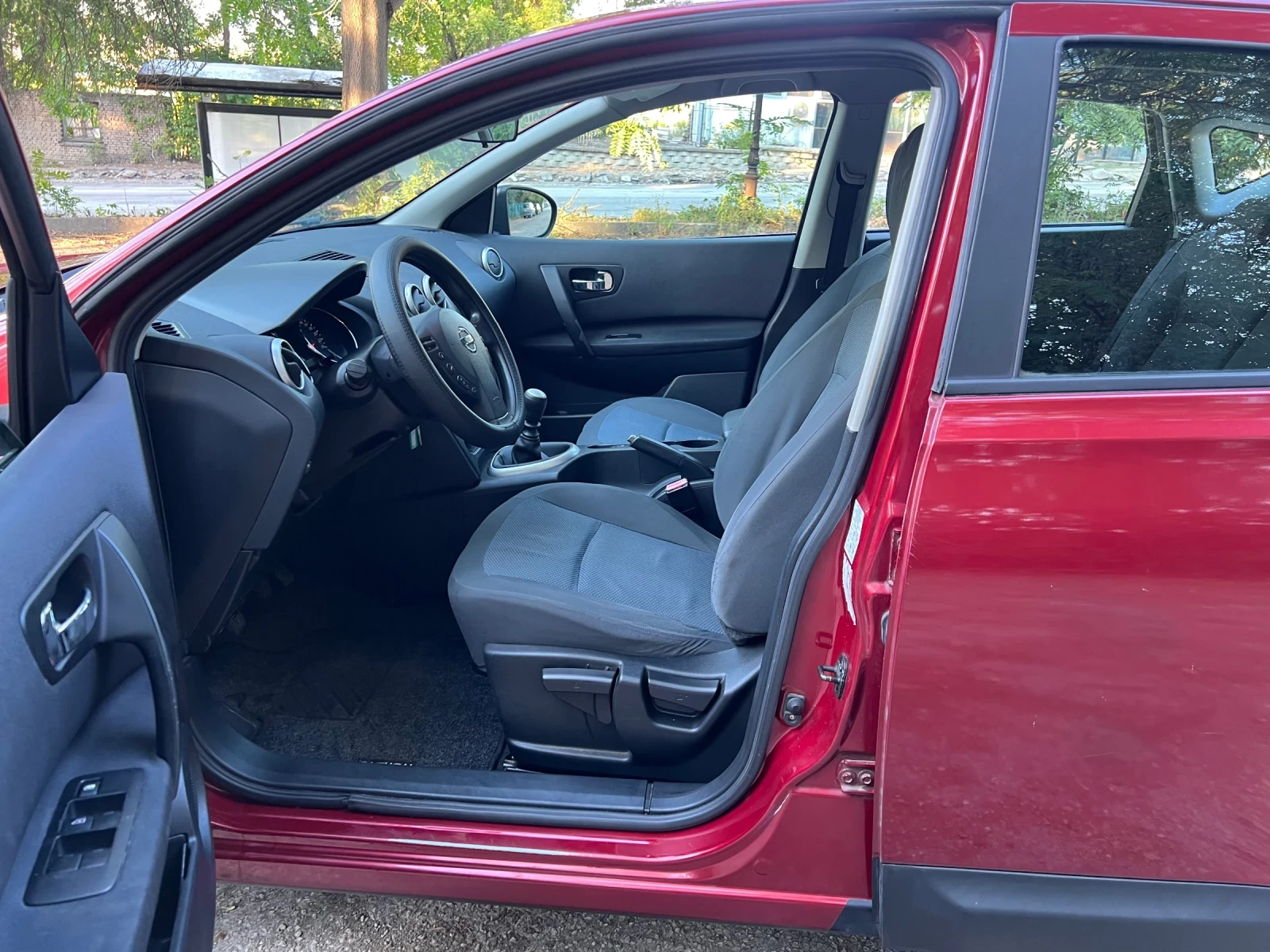 Nissan Qashqai 1.6DCI, снимка 11 - Автомобили и джипове - 55976804