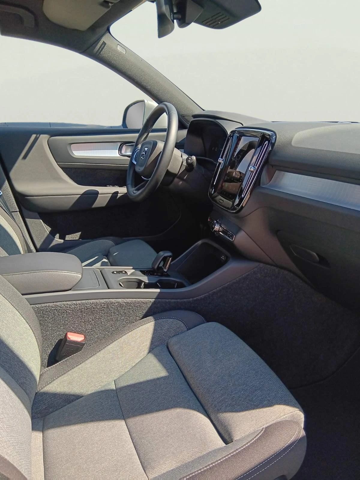 Volvo XC40 2.0L, снимка 11 - Автомобили и джипове - 56301151