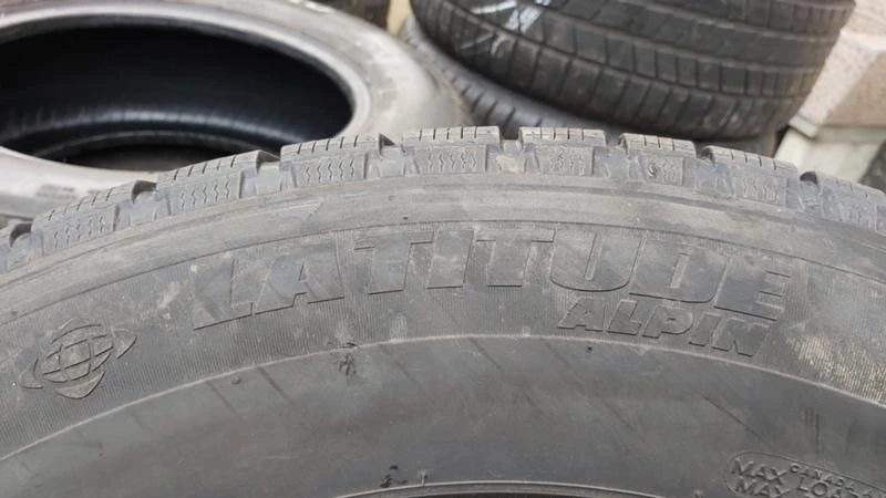 Гуми Зимни 255/60R18, снимка 3 - Гуми и джанти - 27533693