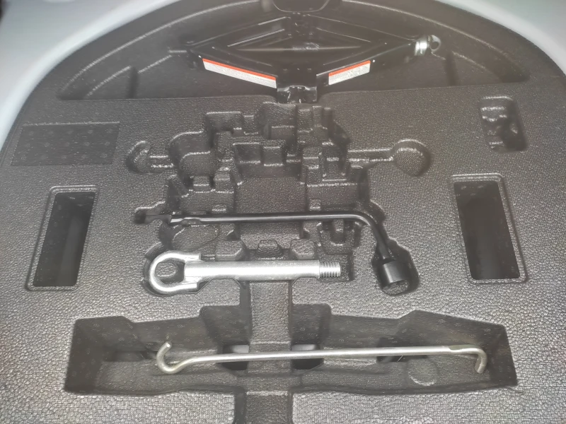 Toyota Corolla 1.5 DYNAMIC FORCE, снимка 13 - Автомобили и джипове - 50738351