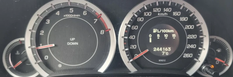 Honda Accord 2.0 i-VTEC, снимка 14 - Автомобили и джипове - 51940604