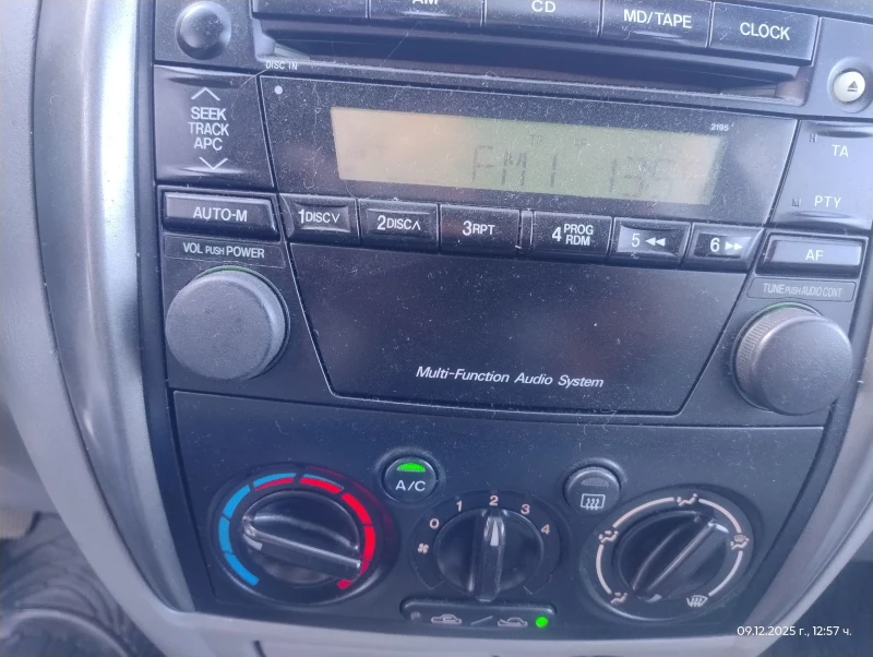 Mazda Premacy 1.9 газ клима, снимка 9 - Автомобили и джипове - 52819614