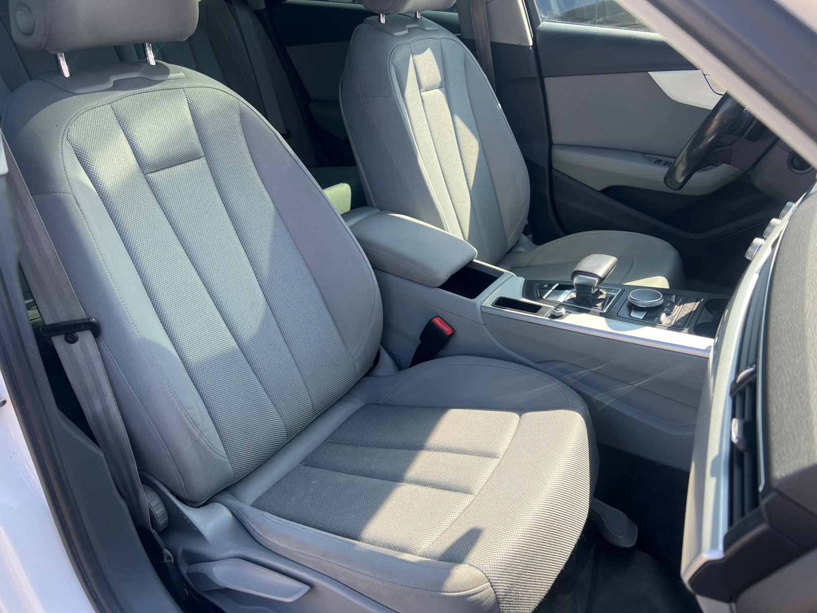 Audi A4 DIGITAL COCKPIT CAMERA 360 DISTR BLIND SPOT PANO | Mobile.bg   11