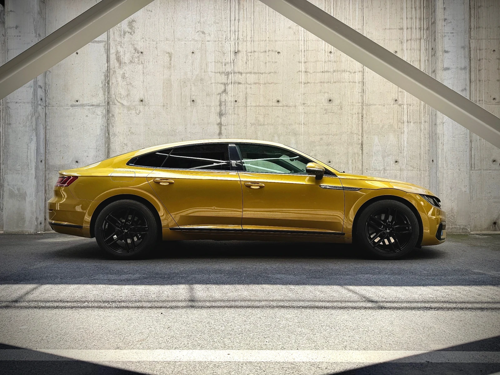 VW Arteon R-Line, снимка 7 - Автомобили и джипове - 52752486