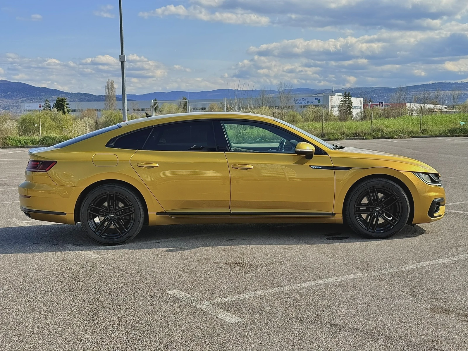 VW Arteon R-Line, снимка 6 - Автомобили и джипове - 52752486