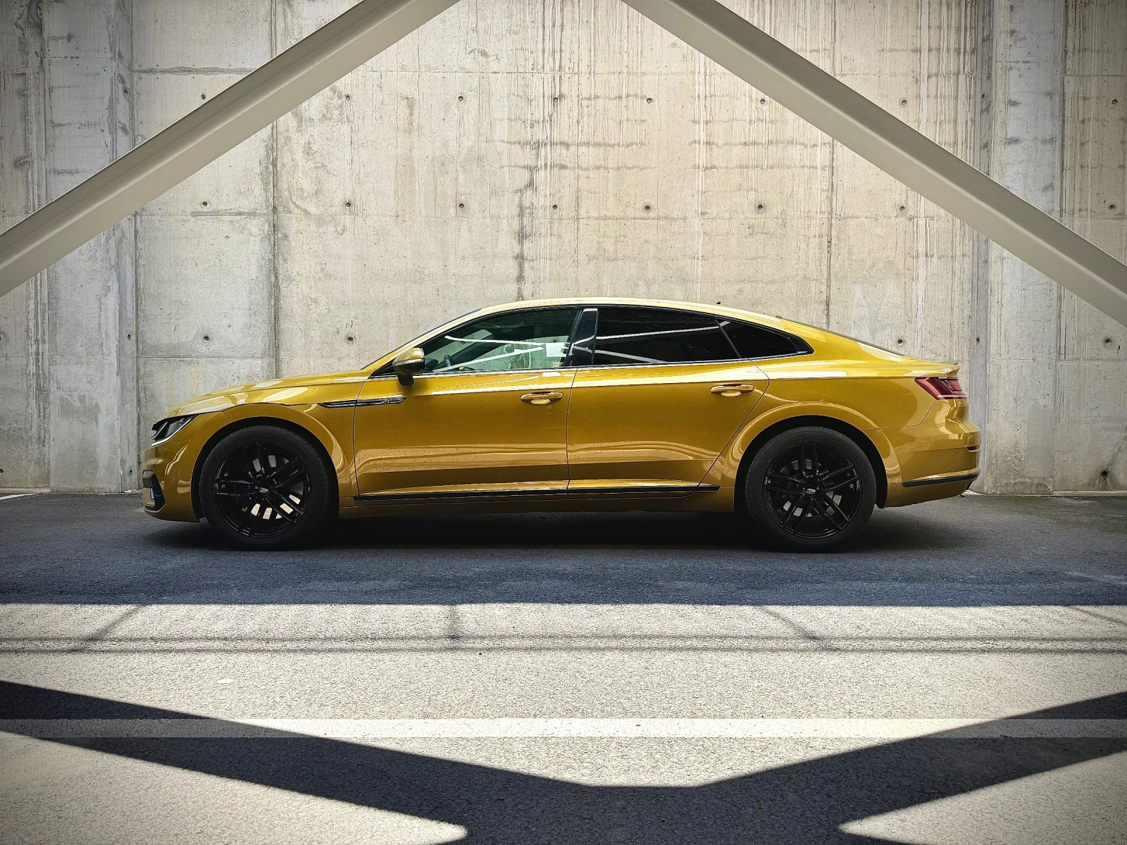 VW Arteon R-Line, снимка 3 - Автомобили и джипове - 52752486