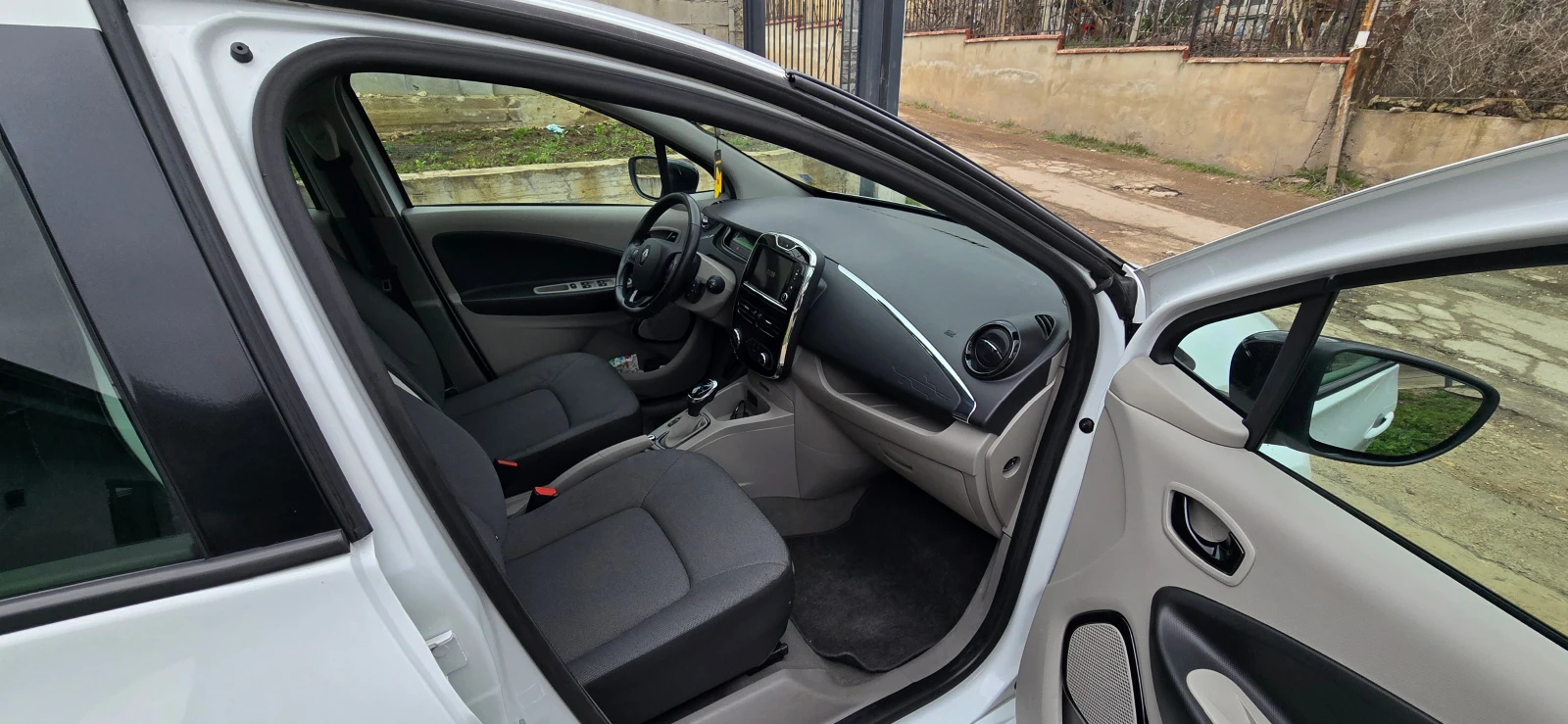 Renault Zoe 22 KW, снимка 11 - Автомобили и джипове - 53935413