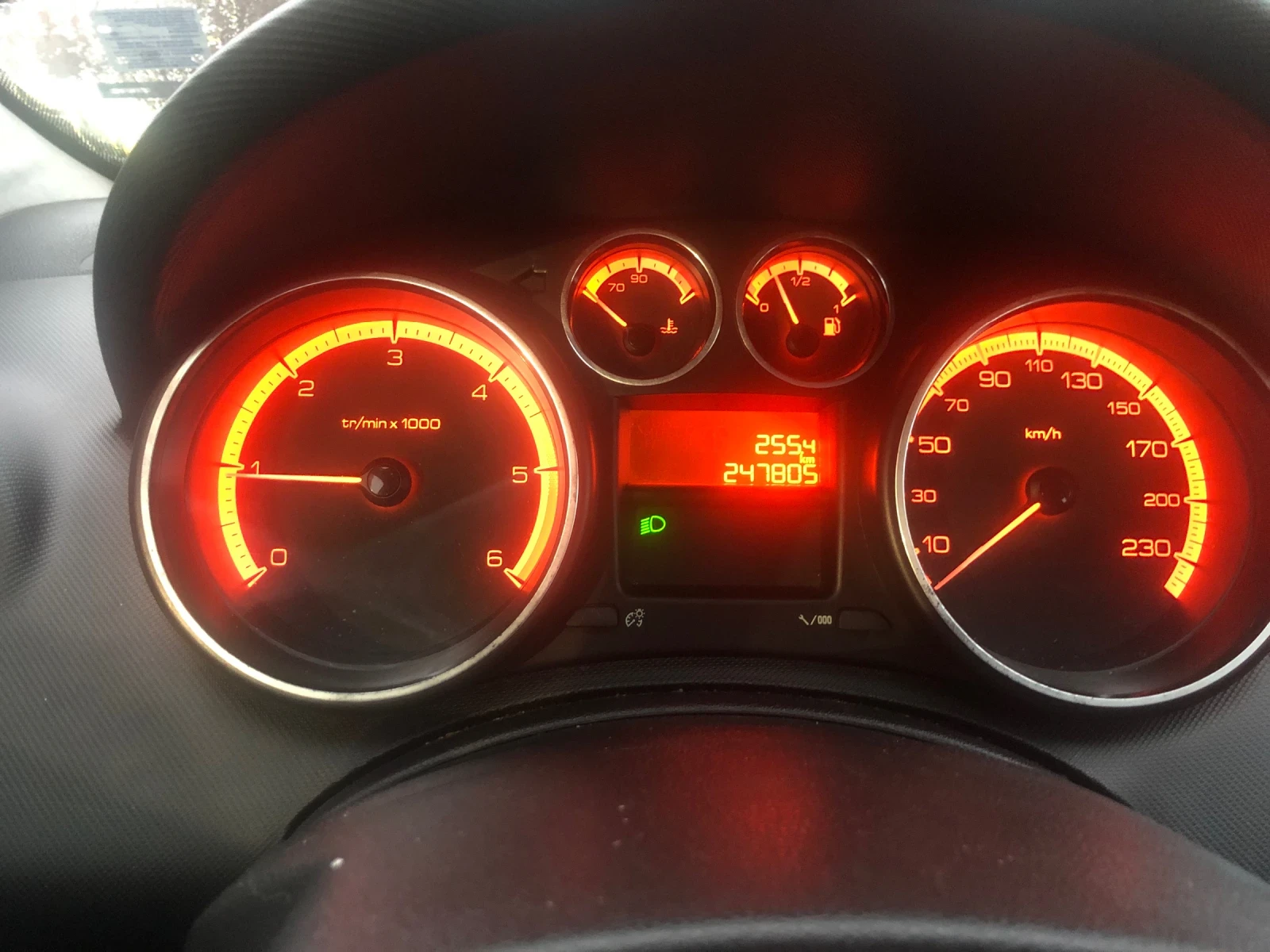 Peugeot 308 1.6HDI, снимка 8 - Автомобили и джипове - 54091165