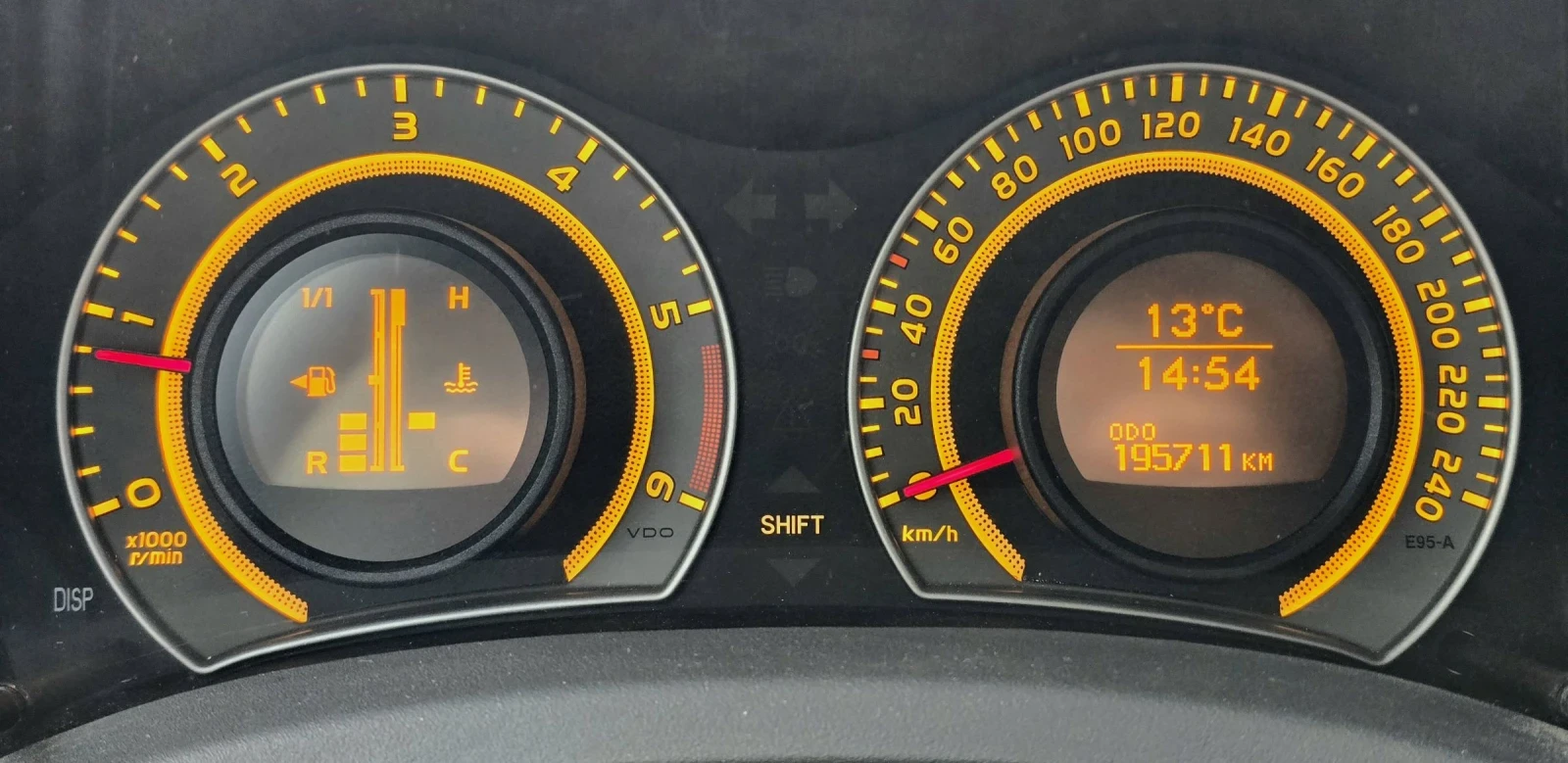 Toyota Auris 2.0 D-4D Клима, снимка 9 - Автомобили и джипове - 54117706