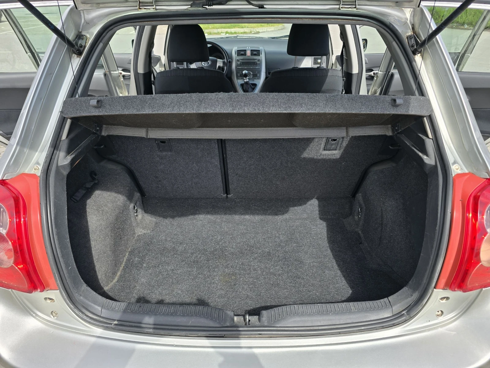 Toyota Auris 2.0 D-4D Клима, снимка 11 - Автомобили и джипове - 54117706