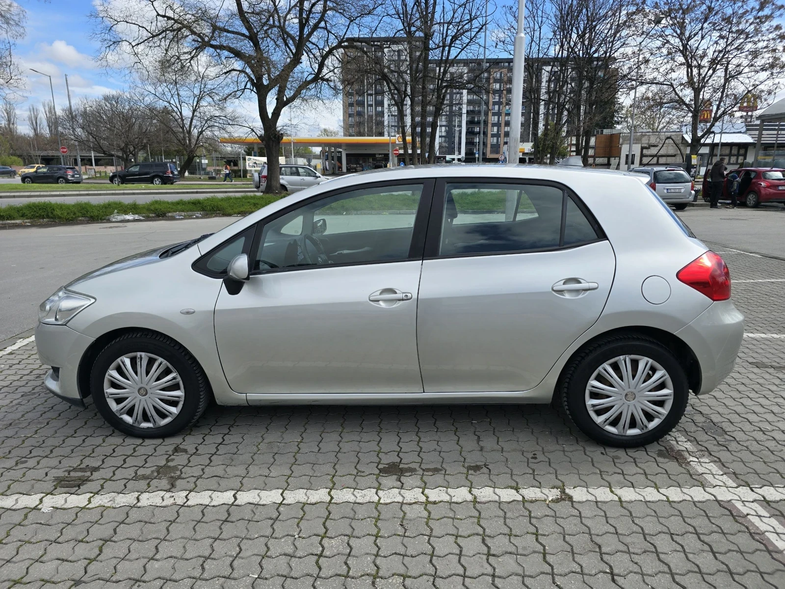 Toyota Auris 2.0 D-4D Клима, снимка 7 - Автомобили и джипове - 54117706