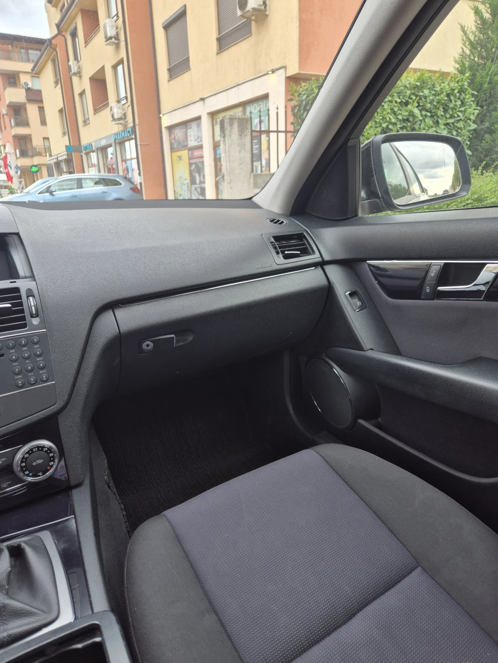 Mercedes-Benz C 220, снимка 8 - Автомобили и джипове - 54489306