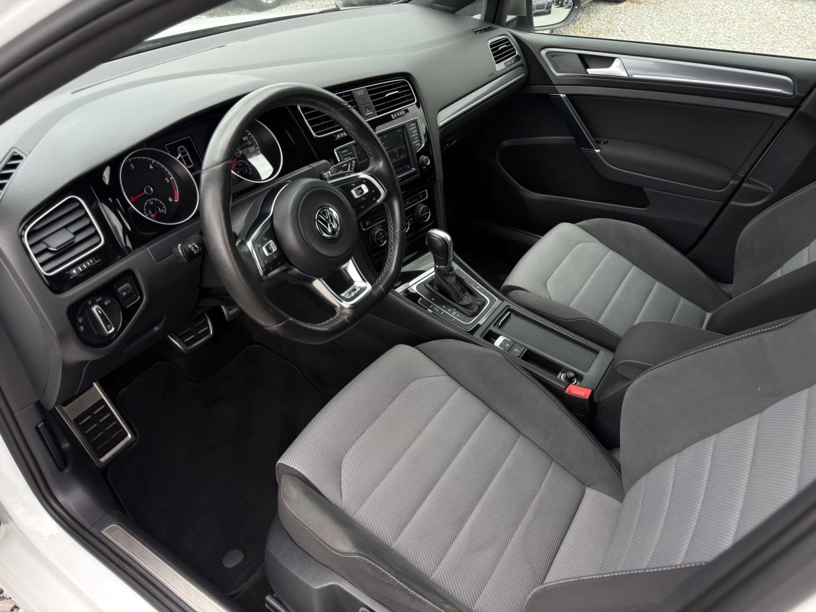 VW Golf 2.0TDI 150кс / Auto / E6B / R-Line / 1-Собственик , снимка 6 - Автомобили и джипове - 54644778