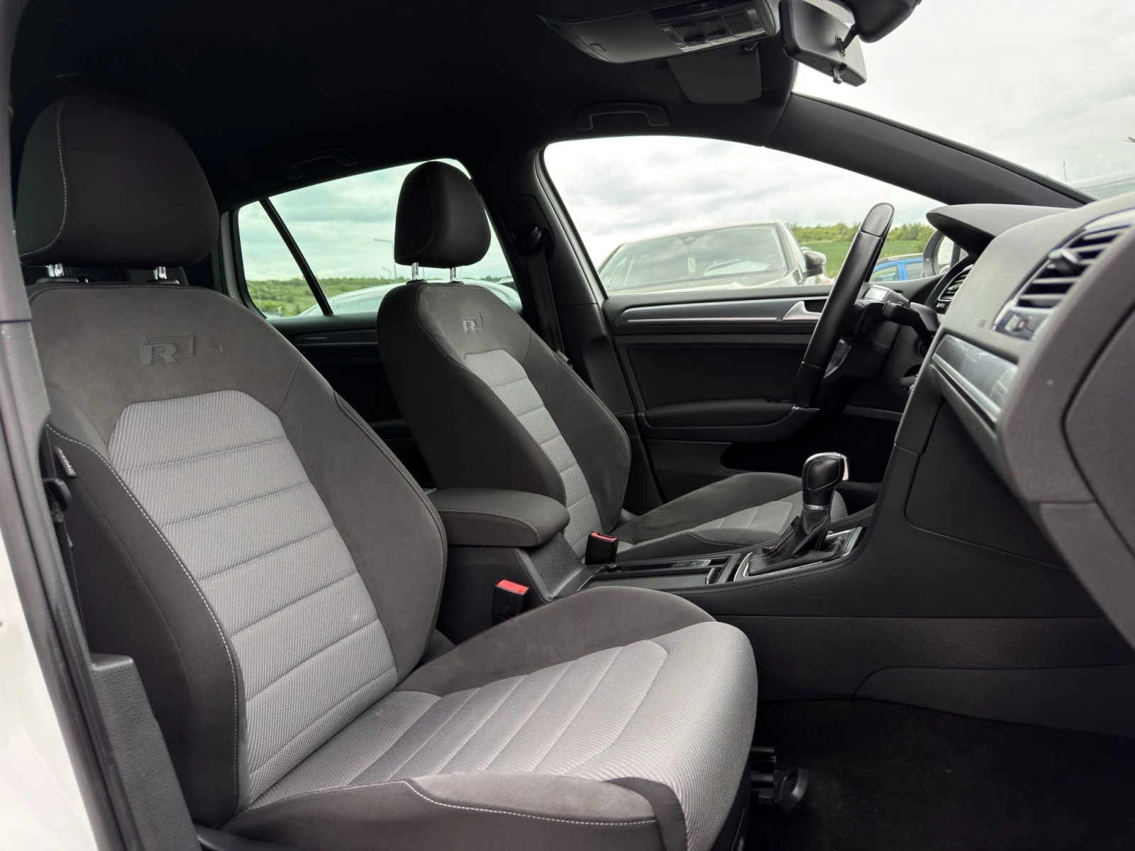VW Golf 2.0TDI 150кс / Auto / E6B / R-Line / 1-Собственик , снимка 8 - Автомобили и джипове - 54644778