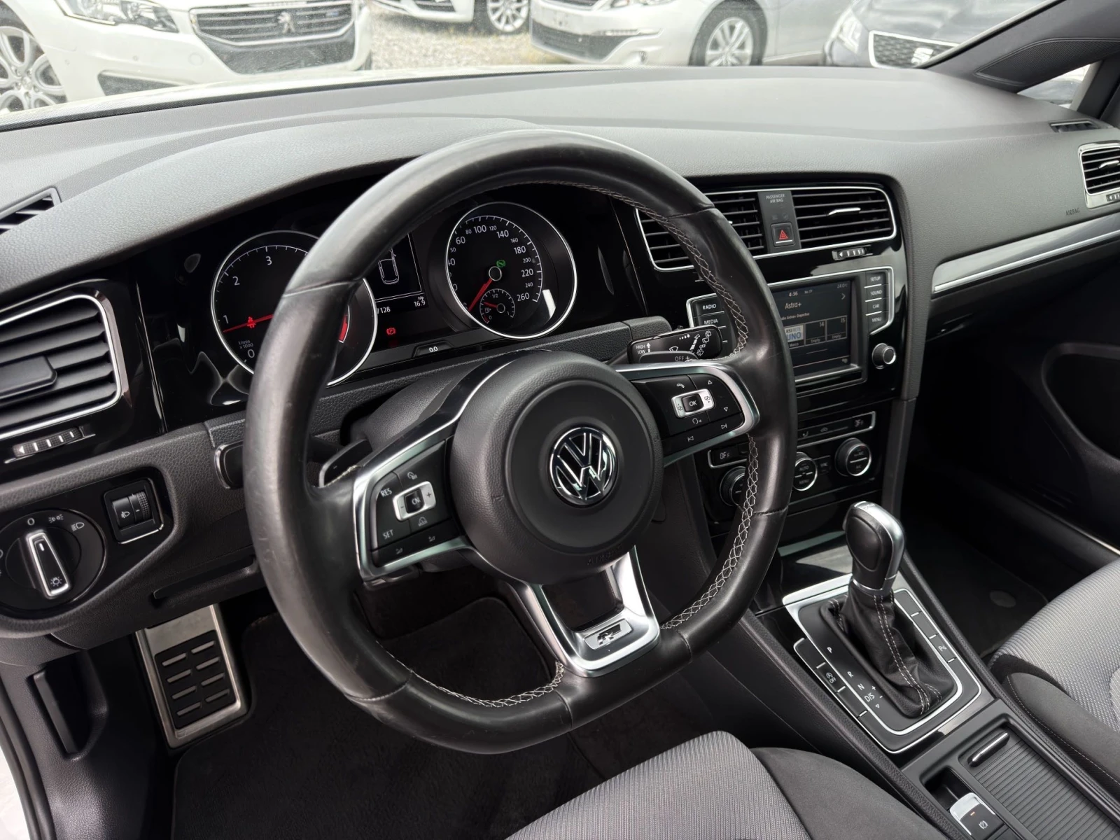 VW Golf 2.0TDI 150кс / Auto / E6B / R-Line / 1-Собственик , снимка 13 - Автомобили и джипове - 54644778