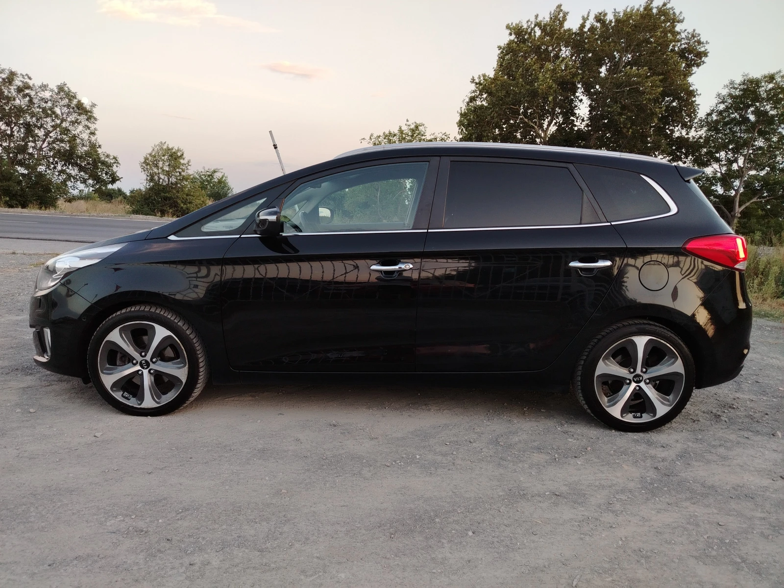Kia Carens 1.7-141 КС КОЖА, НАВИ, АВТОМАТИК, снимка 8 - Автомобили и джипове - 55806620