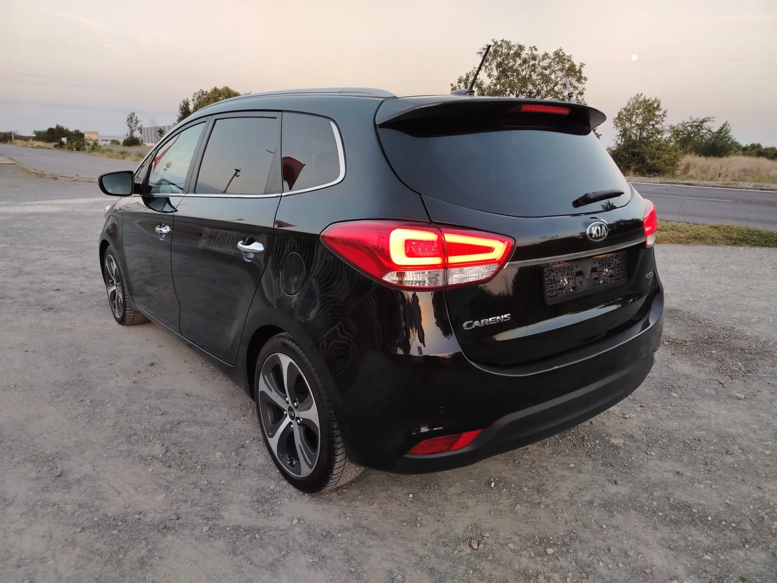 Kia Carens 1.7-141 КС КОЖА, НАВИ, АВТОМАТИК, снимка 7 - Автомобили и джипове - 55806620