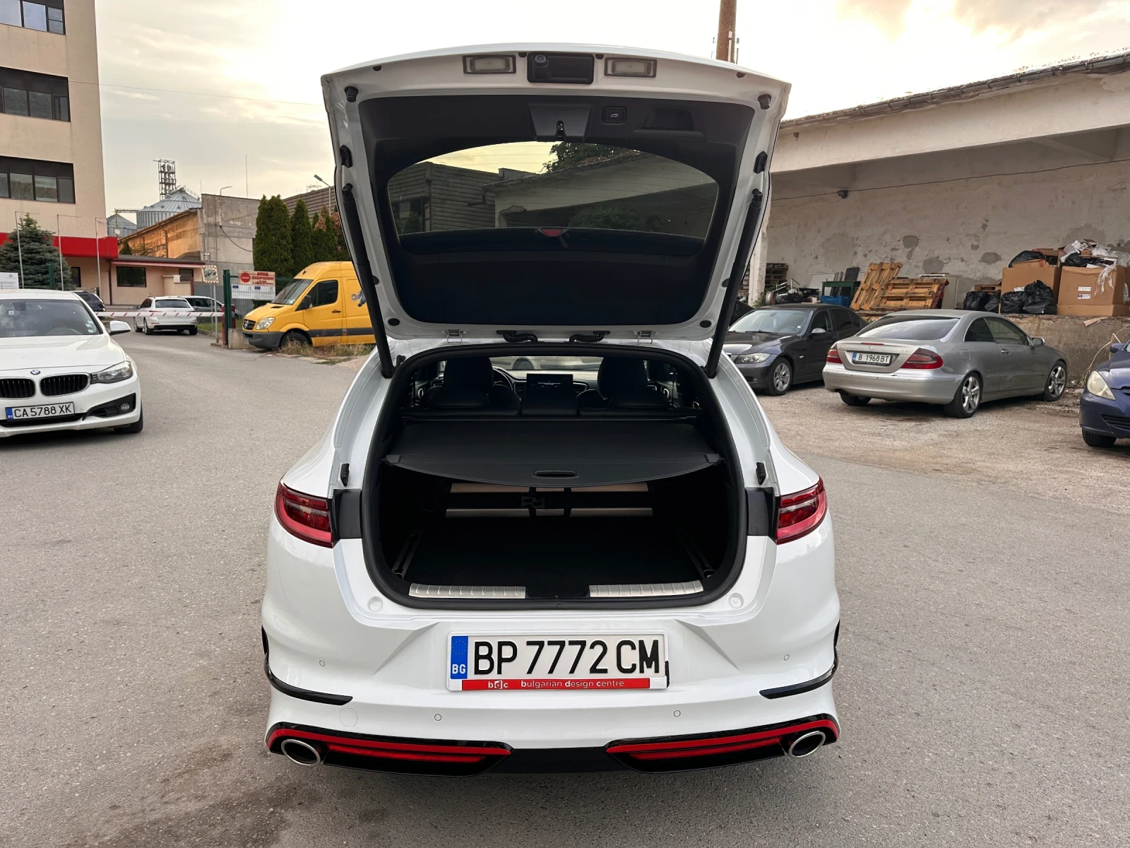 Kia Pro ceed GT LINE - 1.6 T-GDI - РЕАЛНИ КИЛОМЕТРИ - УНИКАТ, снимка 17 - Автомобили и джипове - 55895874