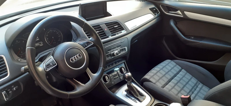 Audi Q3 2.0 TDI 4X4-УНИКАТ, снимка 10 - Автомобили и джипове - 50261540