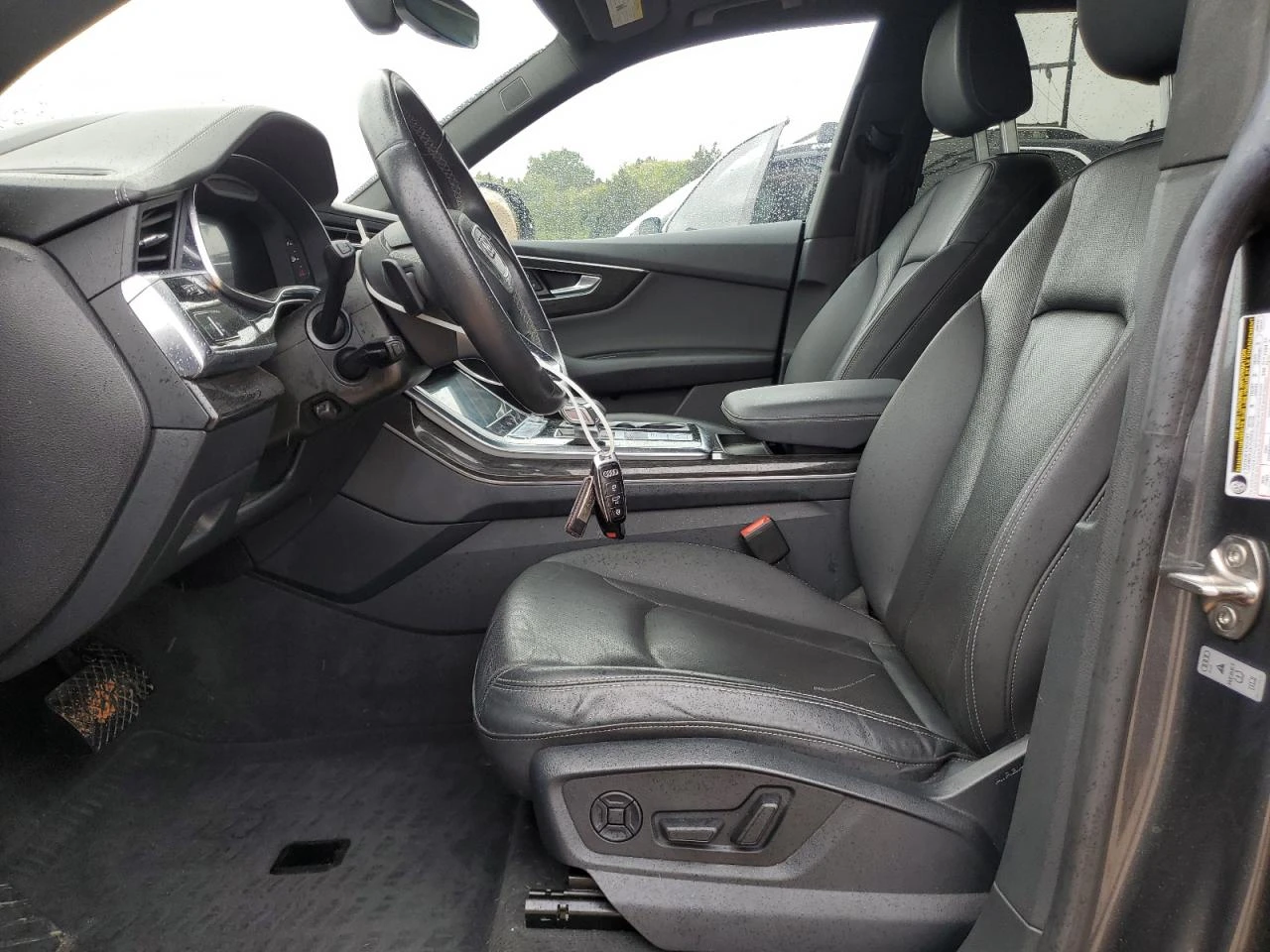 Audi Q8 S-LINE * VIRTUAL COCKPIT * MATRIX LED * ОБДУХВАНЕ - изображение 7